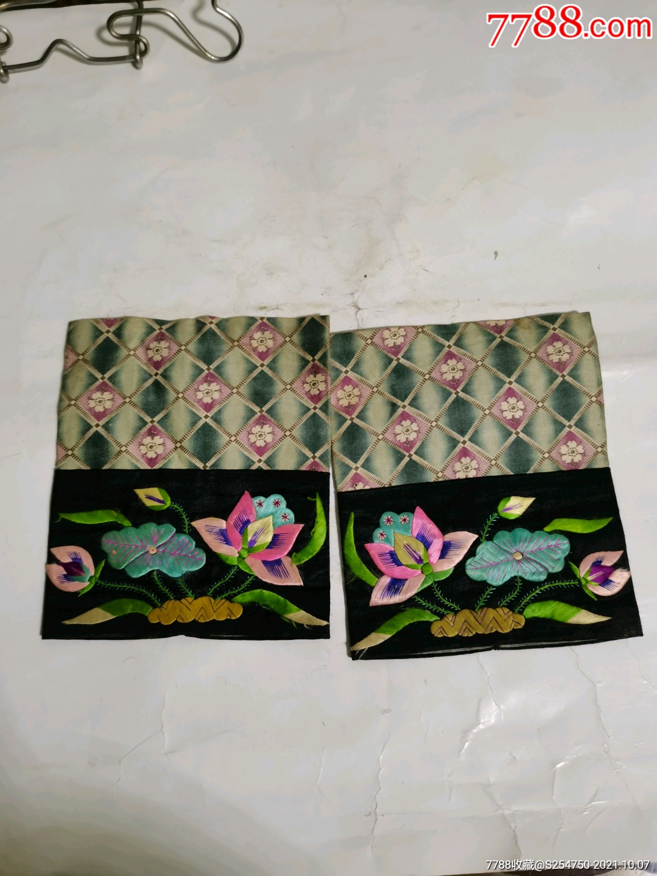 衣袖手工荷花绣片