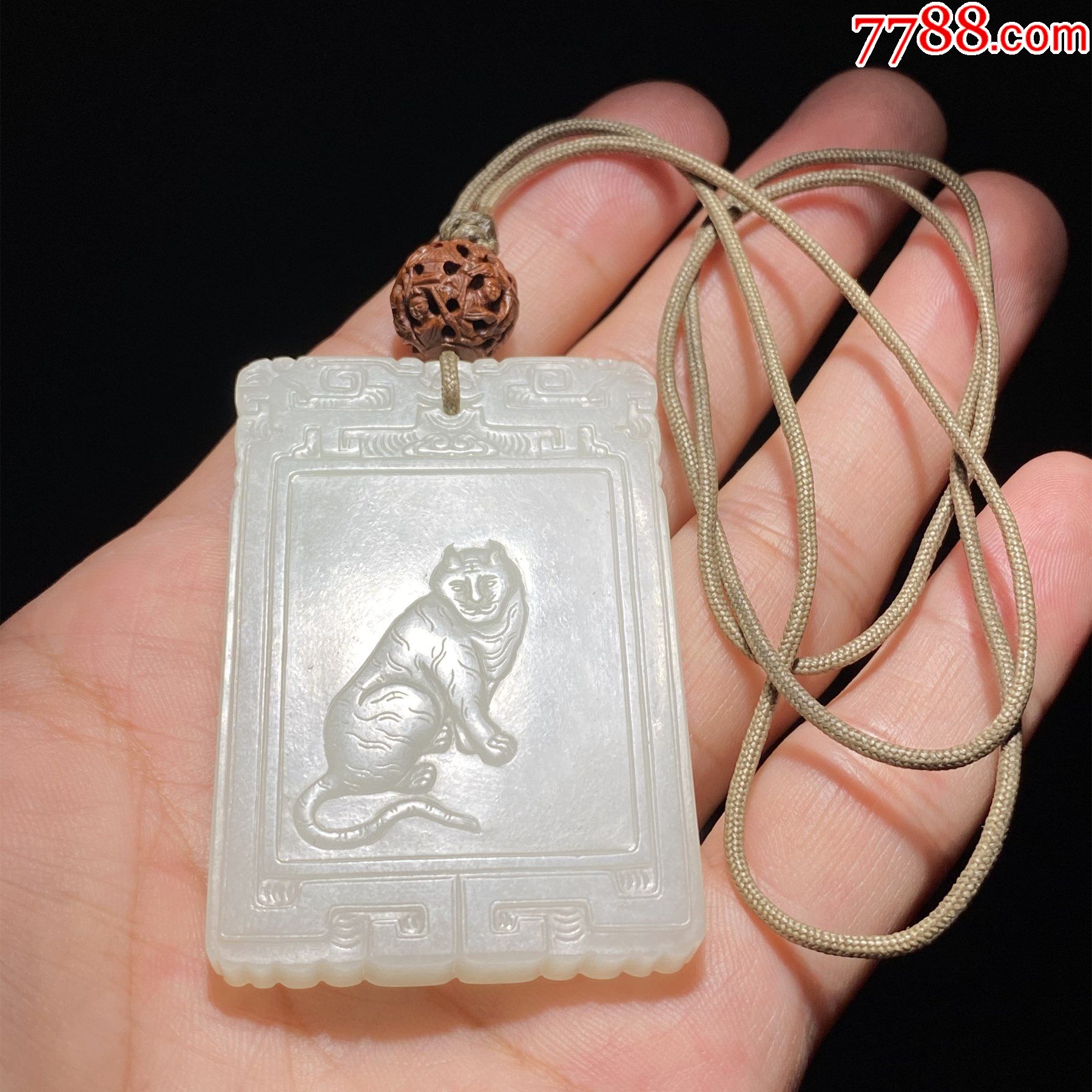 清中期和田玉籽料羊脂玉蹲虎图玉佩明清玉器老和田玉生肖玉牌_价格