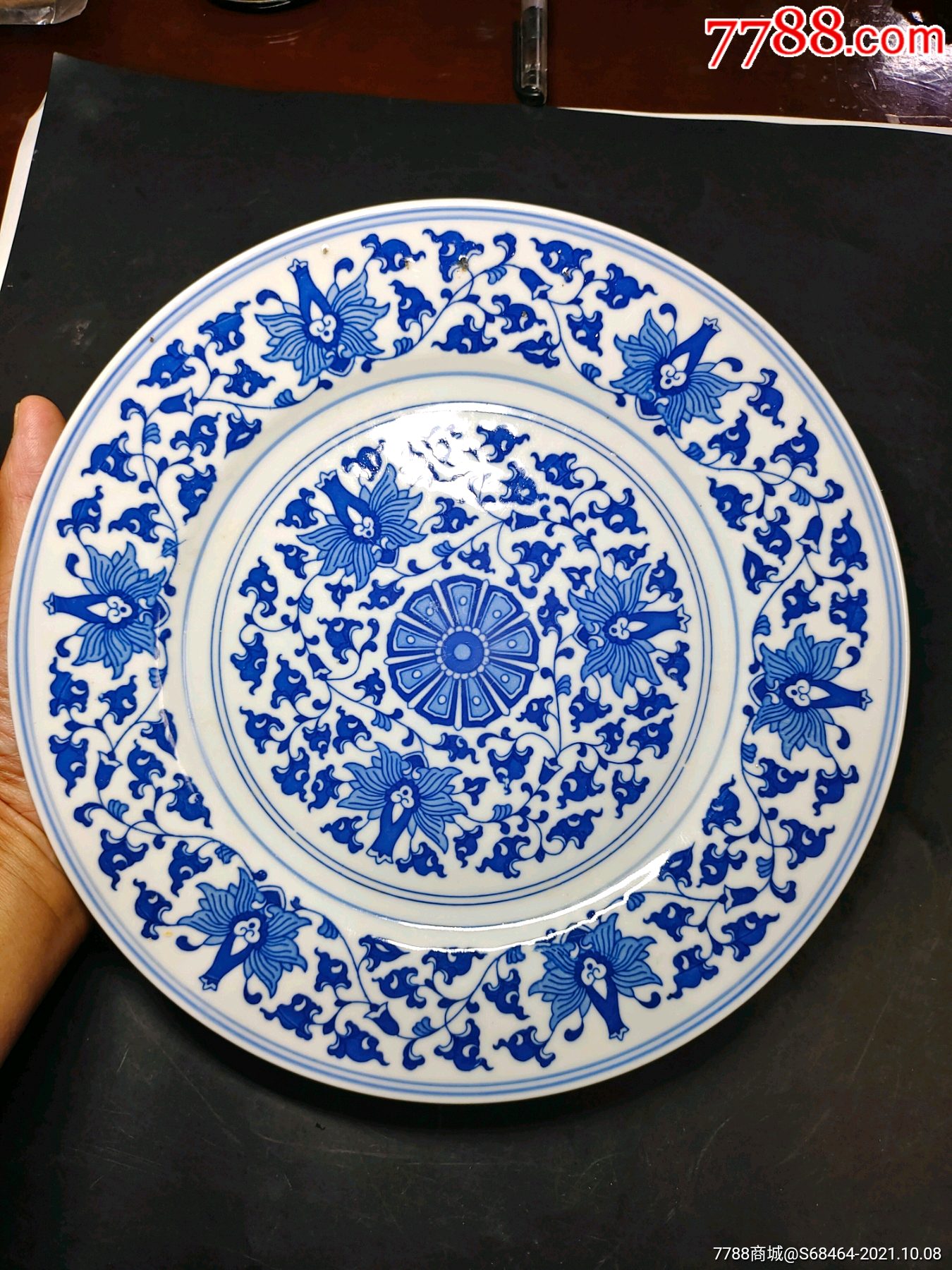 八十年代直径254厘米出口的洋莲花缠枝纹青花盘一个品好如图无磕碰裂