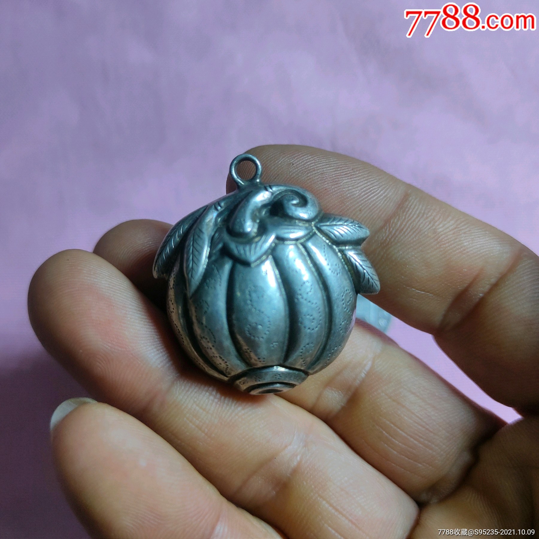 一个品相一流漂亮的瓜果形银铃铛