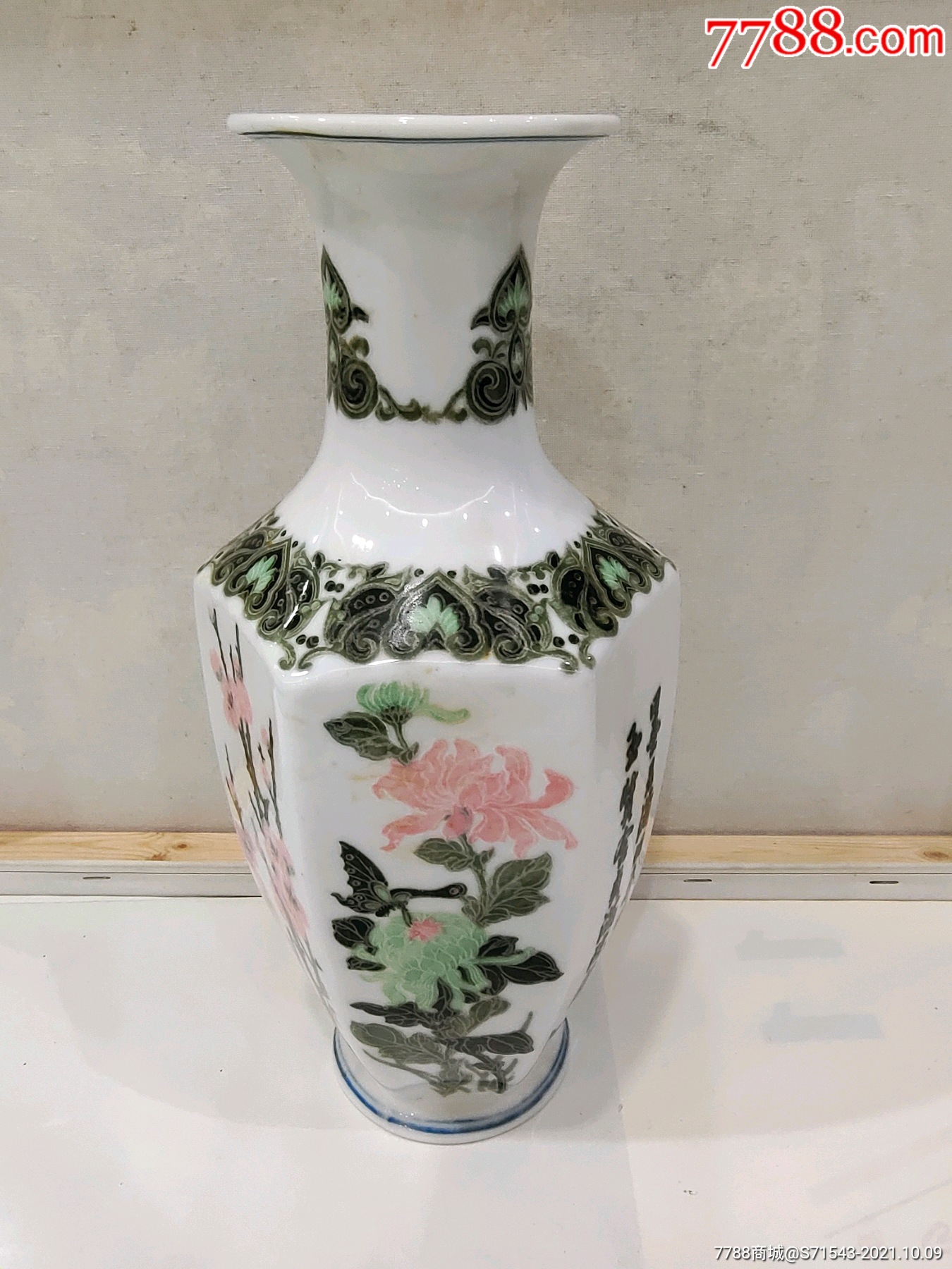 中国界牌款六方花瓶