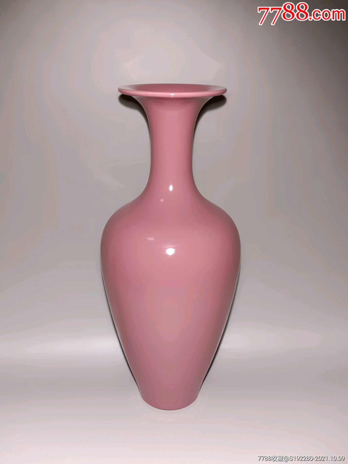 胭脂红釉柳叶瓶工艺品