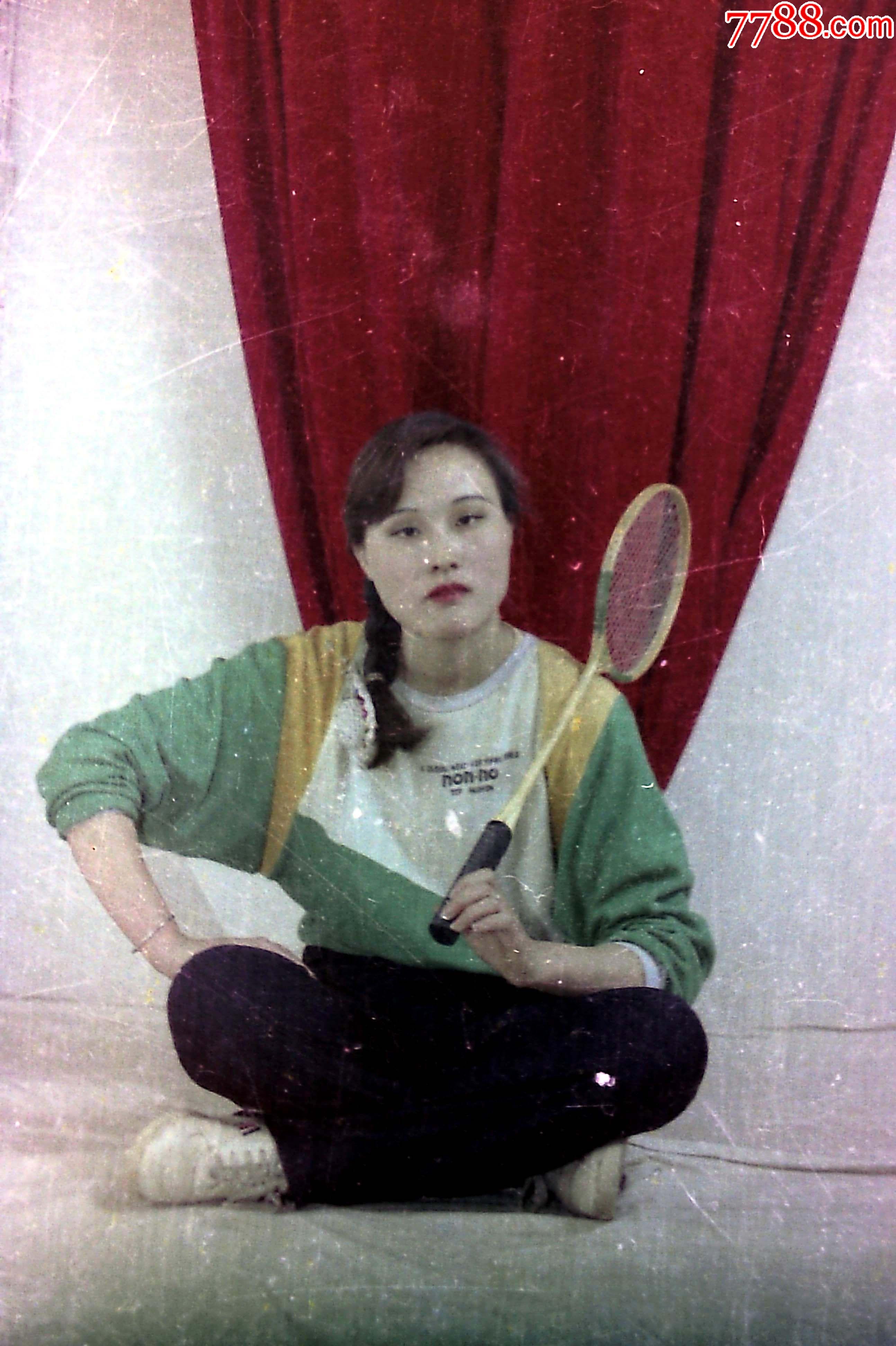 拿羽毛球拍的姑娘仅上传反转后的照片部分135老底片