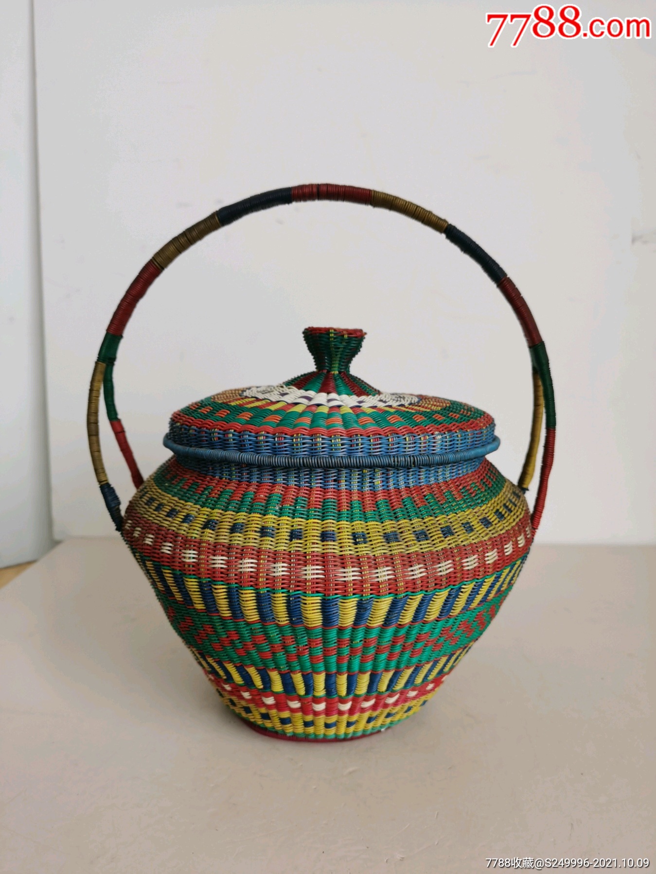 怀旧编织老提篮