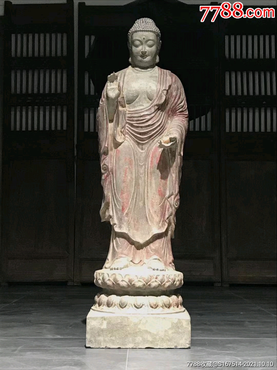 站佛青石彩绘开脸饱满圆润衣着典雅流畅脚踩上下翻四层莲花座整体为一