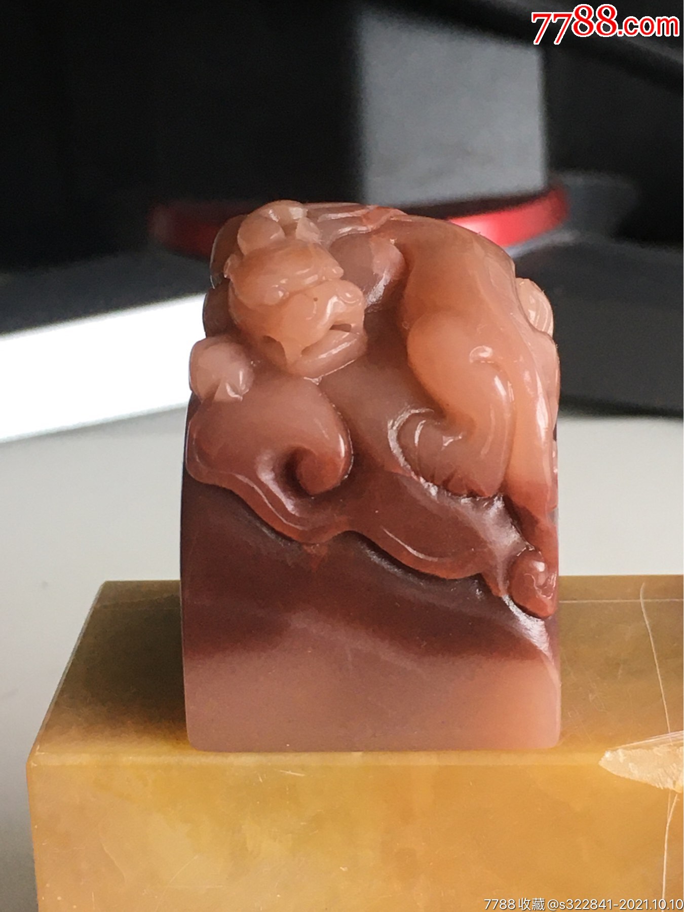 寿山月尾紫俏色钮