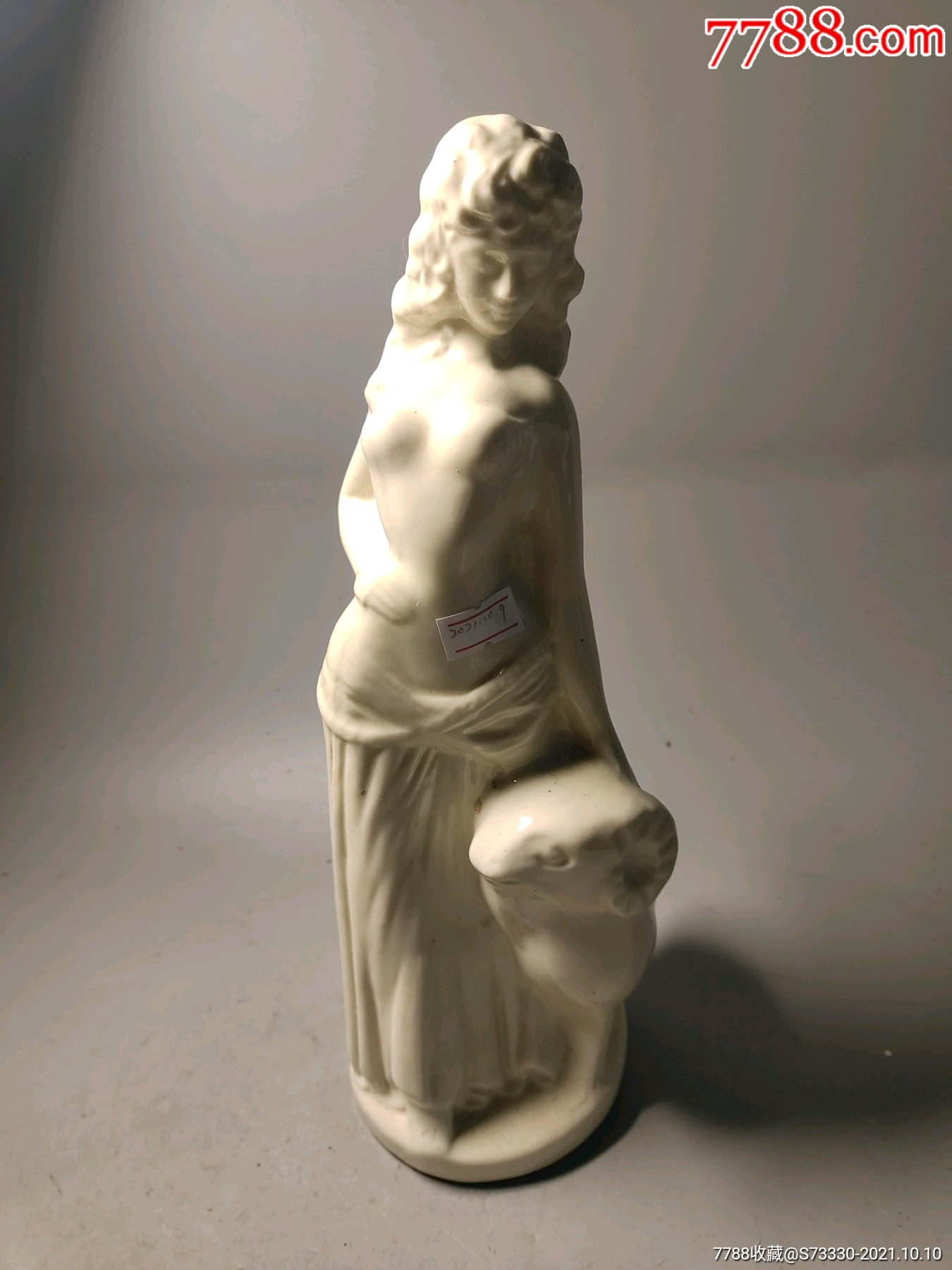 创汇期牧羊女雕塑瓷摆件