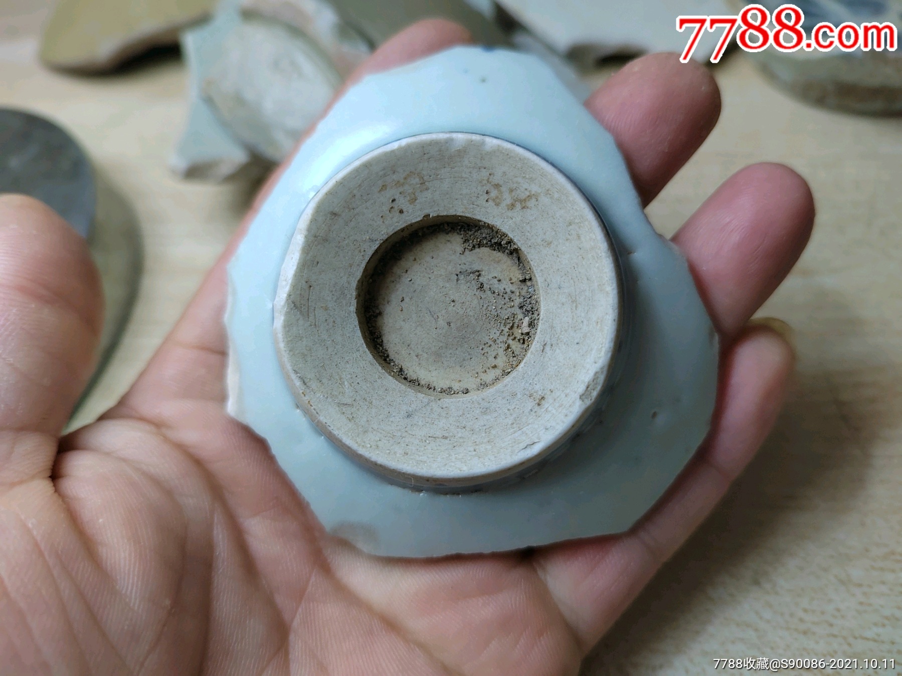 清代玉壁底一朵小花青花大碗瓷片标本