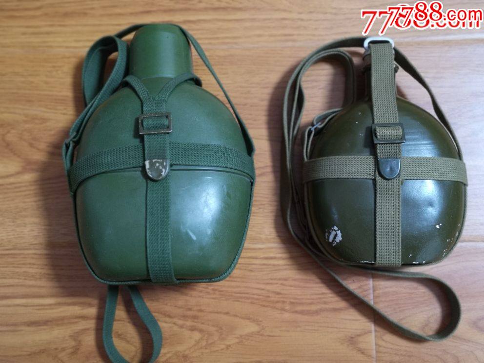 55式水壶两个,一个保温的,一个铝制的,一起出.