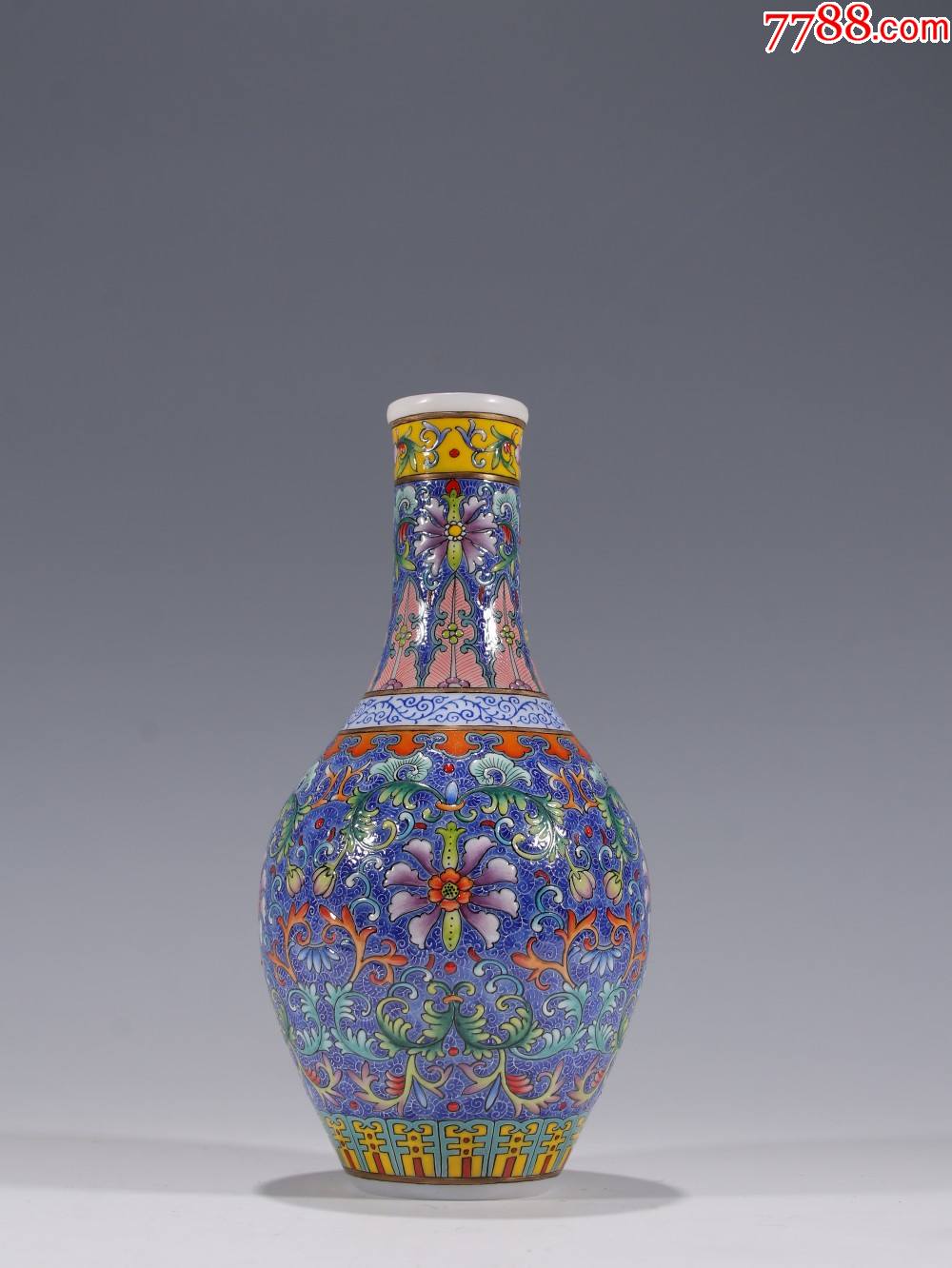 料胎珐琅彩花卉纹赏瓶.