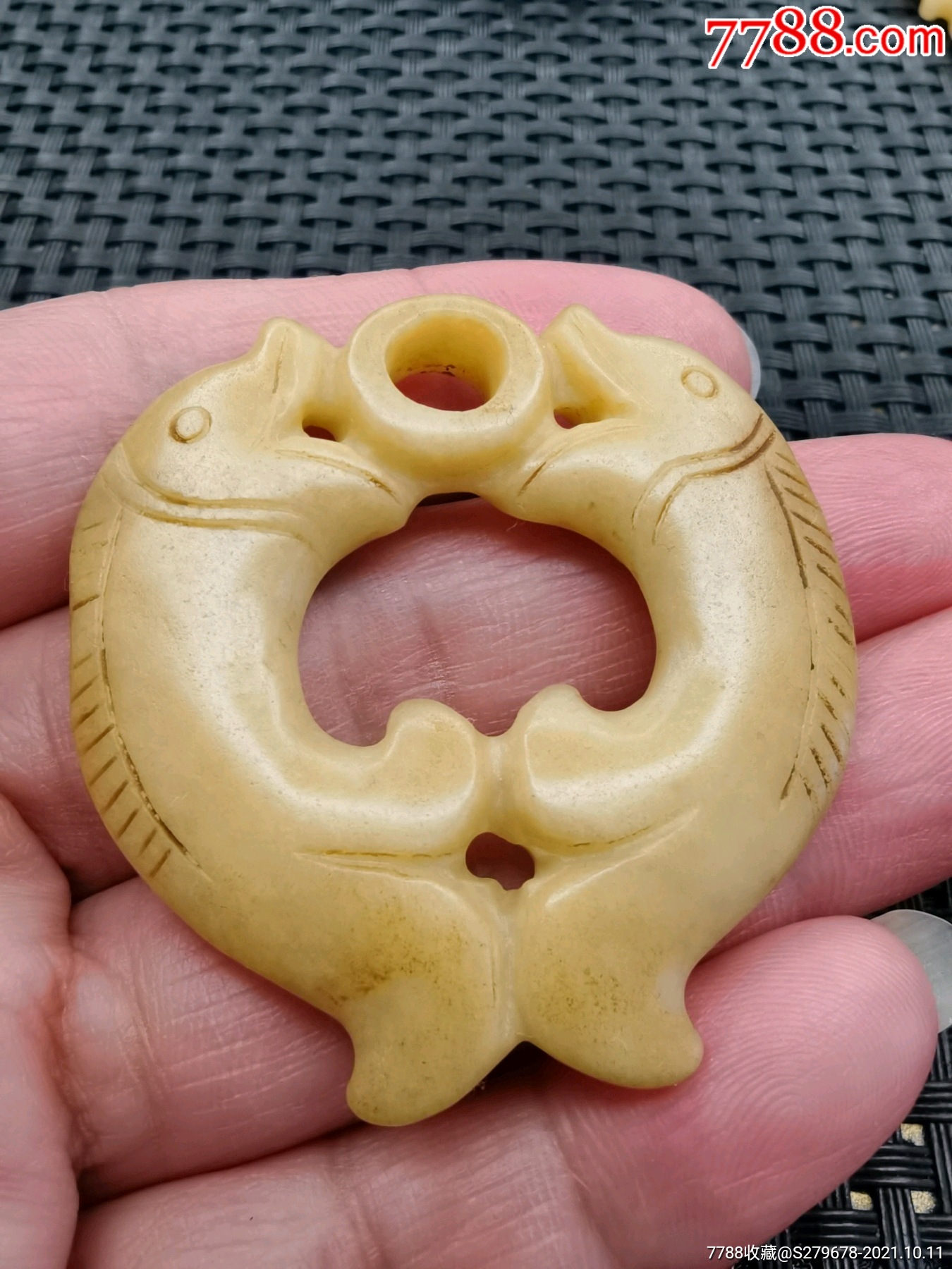 鸡骨白玉双鱼玉佩