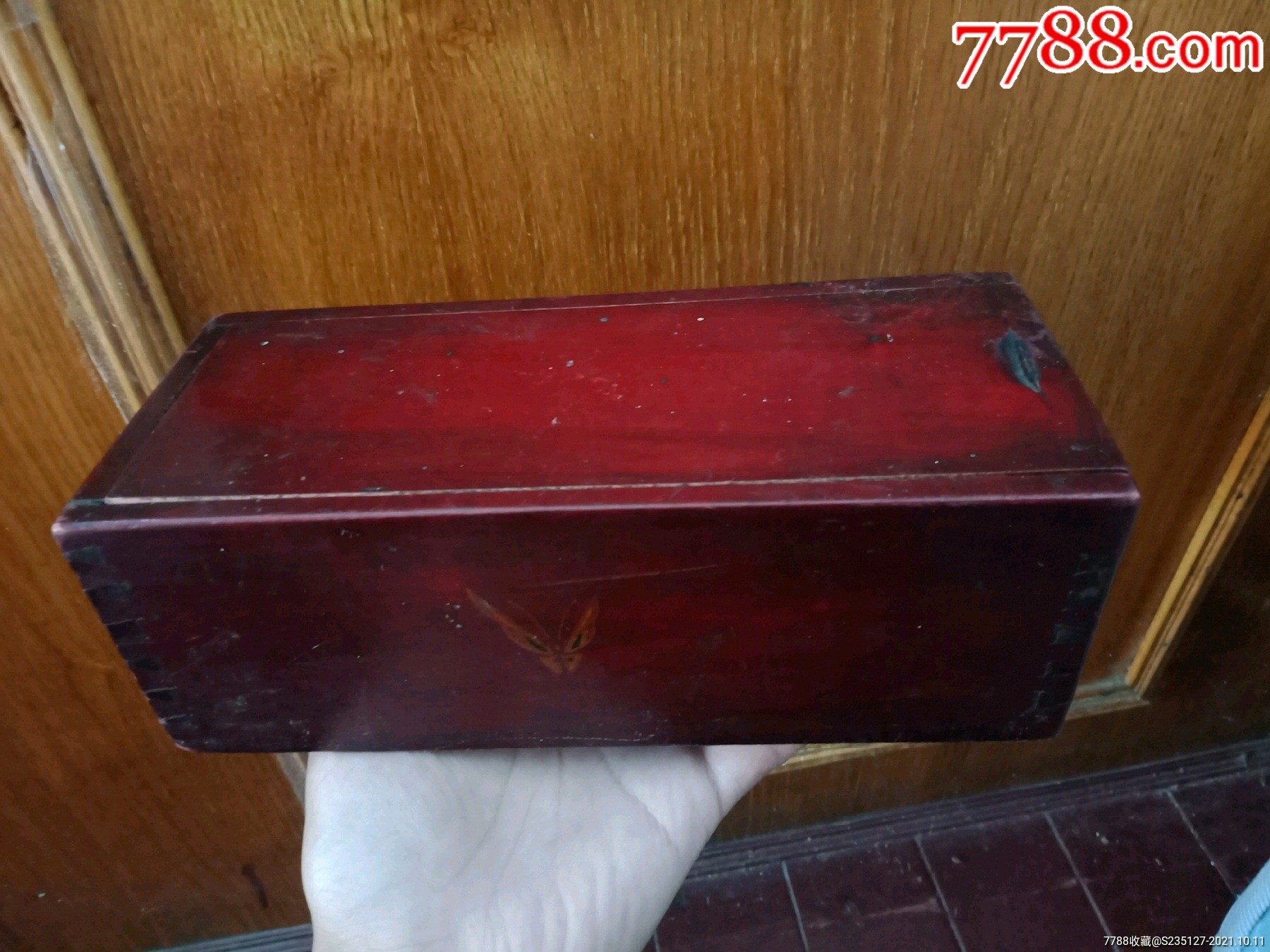 老蝴蝶图案榫卯木盒