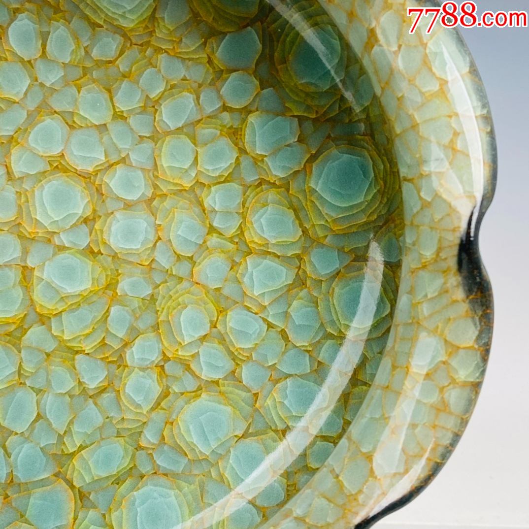 官瓷冰片铭文笔洗,高10.厘米,直径22厘米(工艺品)