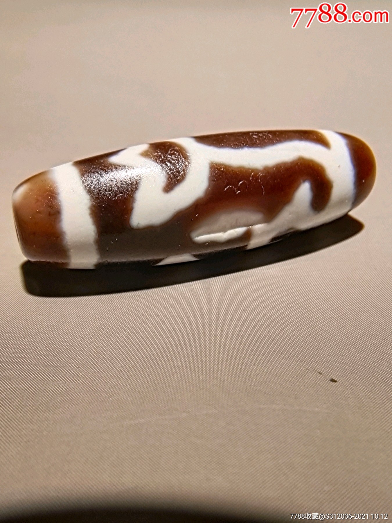 藏传荷花图案天珠