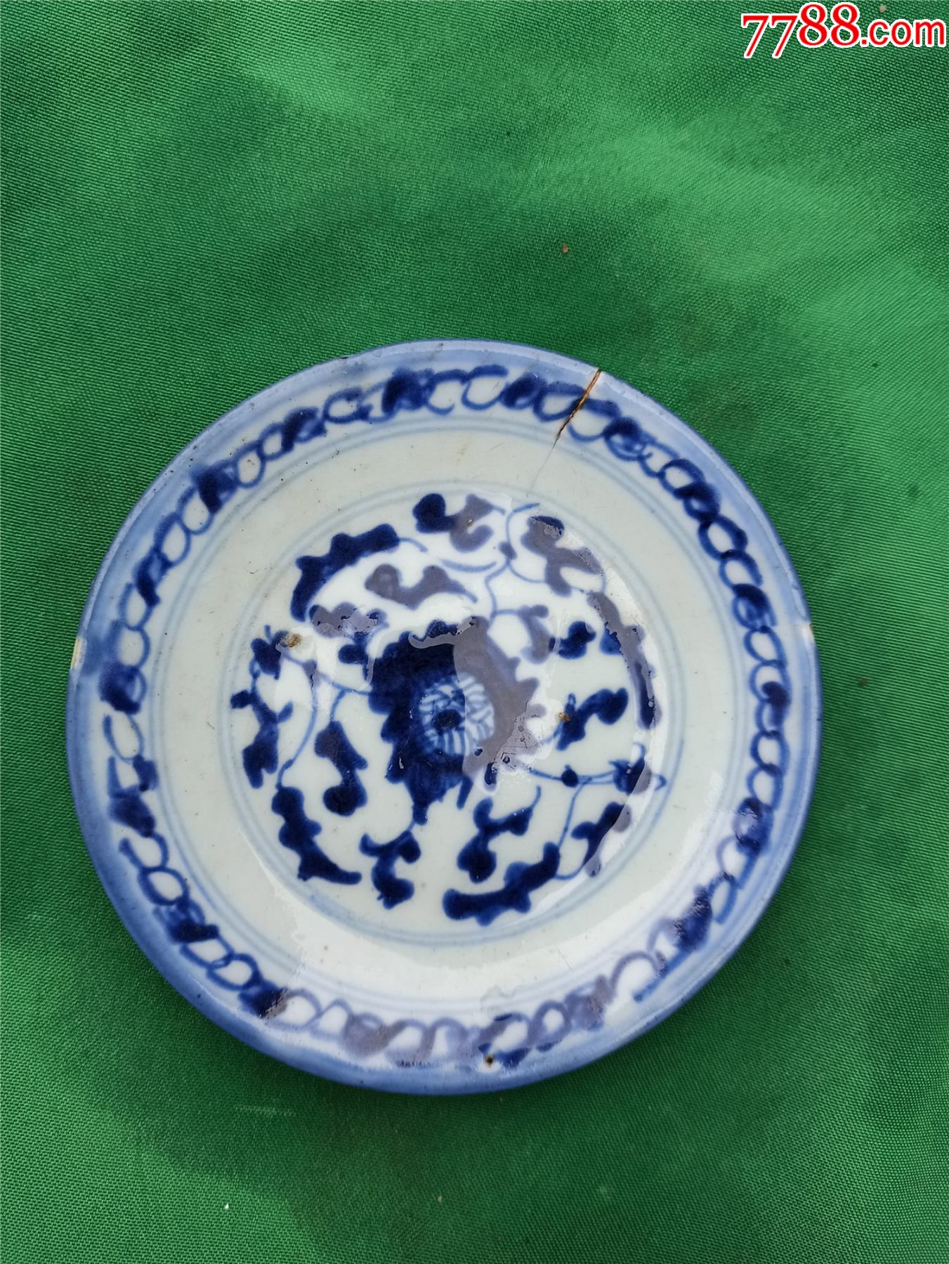 青花瓷器盘子有条窑裂造成的冲线其余完好请看好再拍