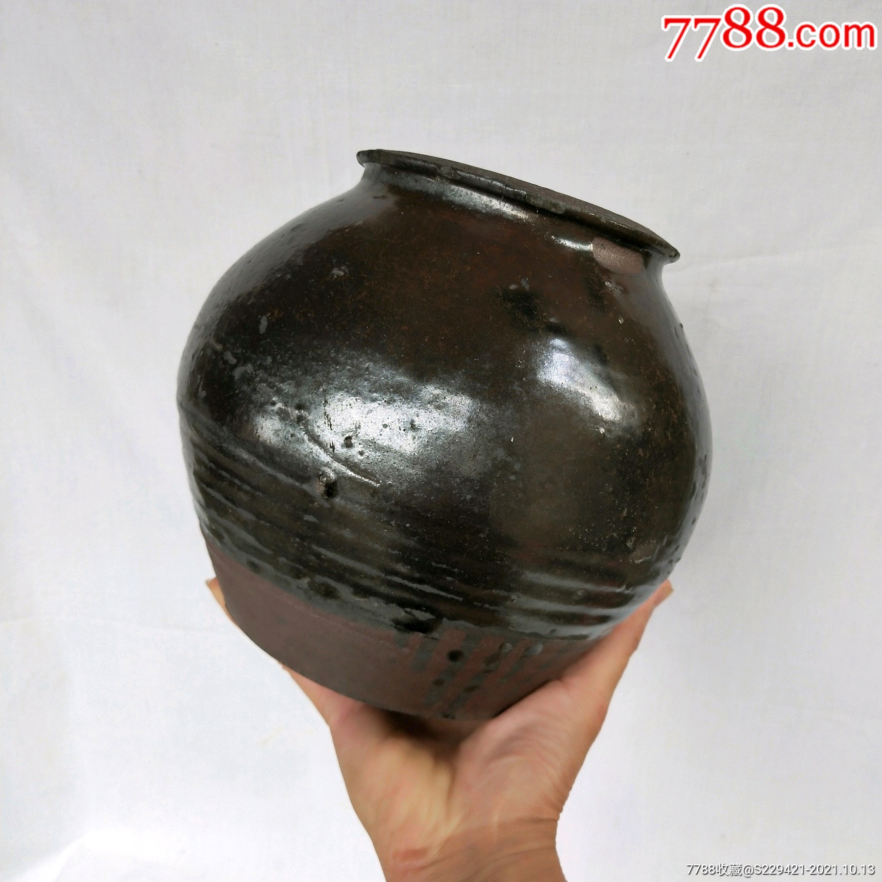 卷口腹鼓罐,釉面有爆釉,口唇丁点儿磕皮余全品,细节详见实物图片简介