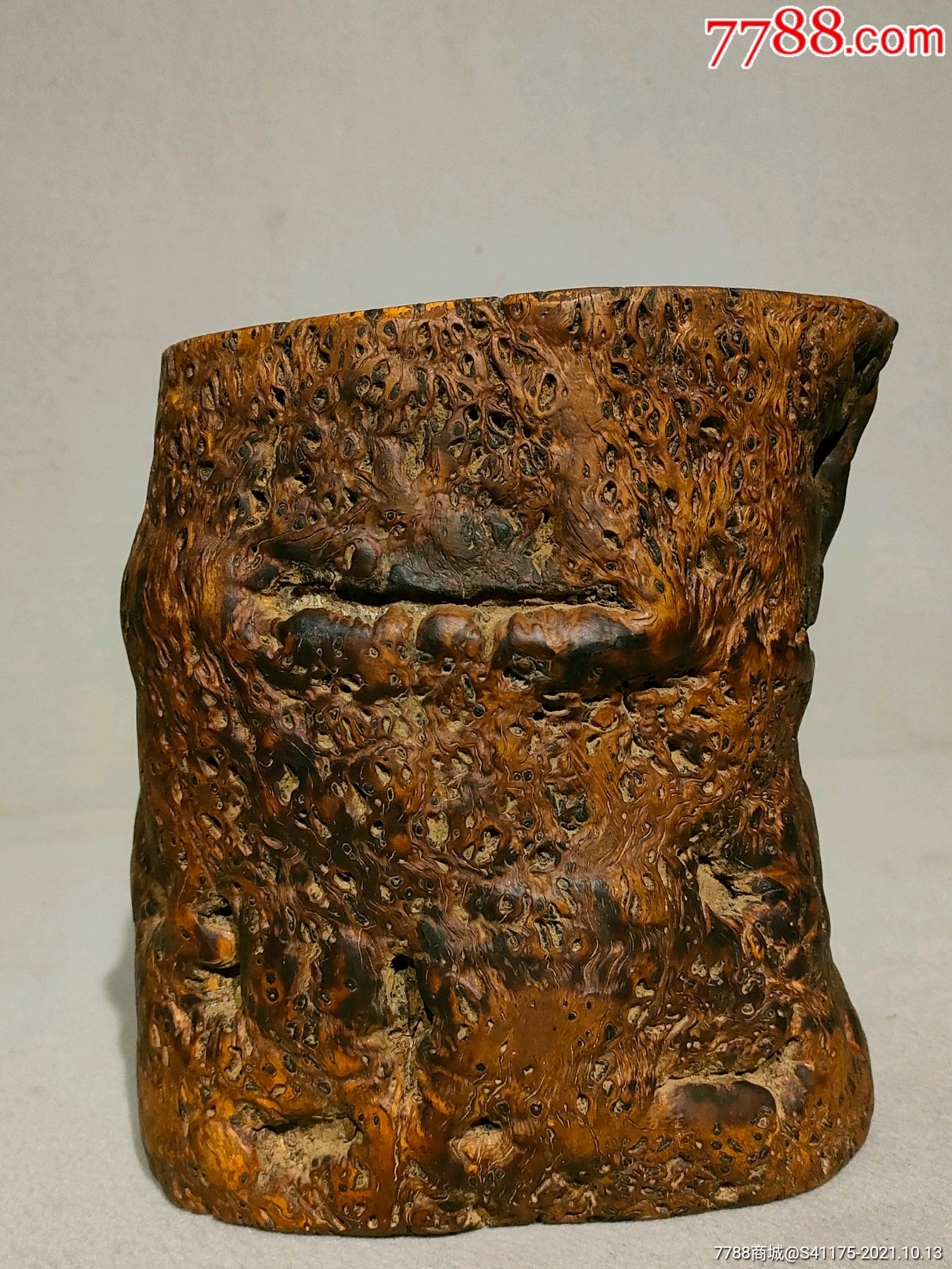 清代樱子木根雕笔筒文房佳器,造型精美大气,皮壳老辣,保存完好,文房佳