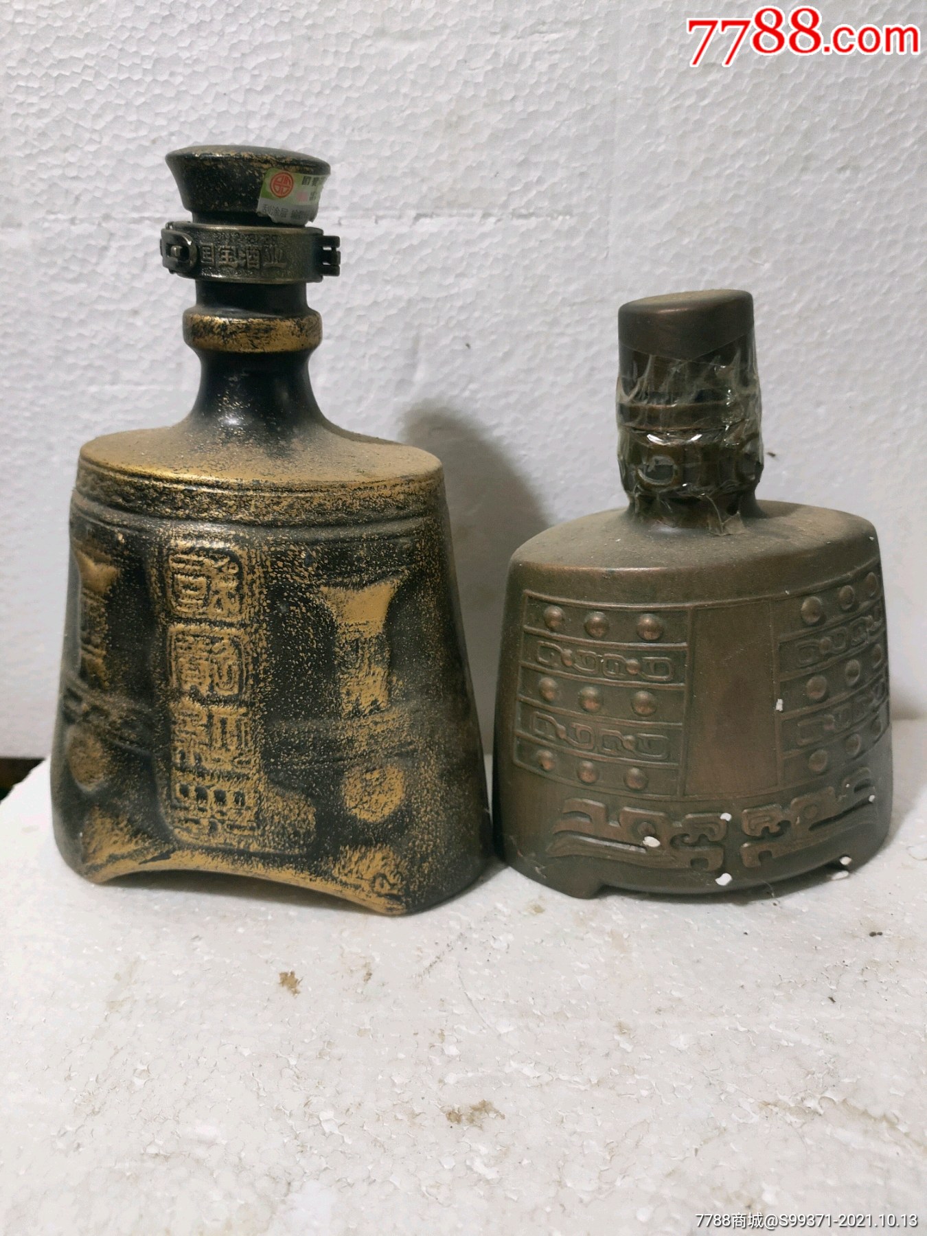 编钟酒瓶一对