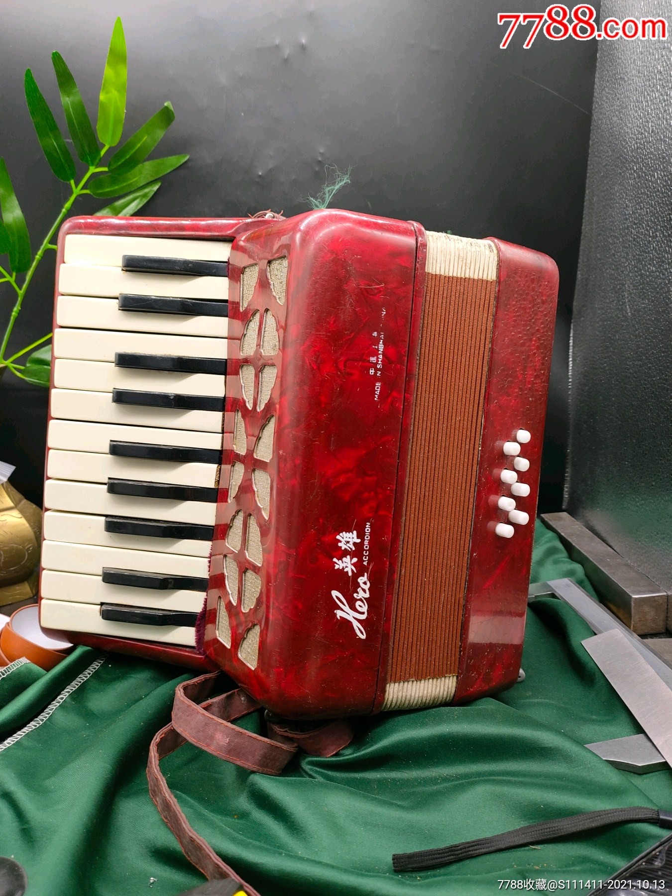 英雄牌八贝斯儿童手风琴