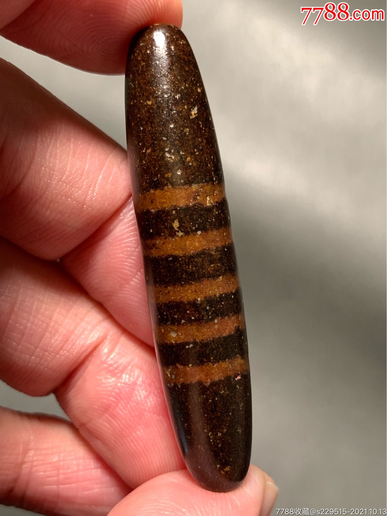 藏传满朱砂阴刻纹黑皮象雄大线天珠55.8*11.8毫米