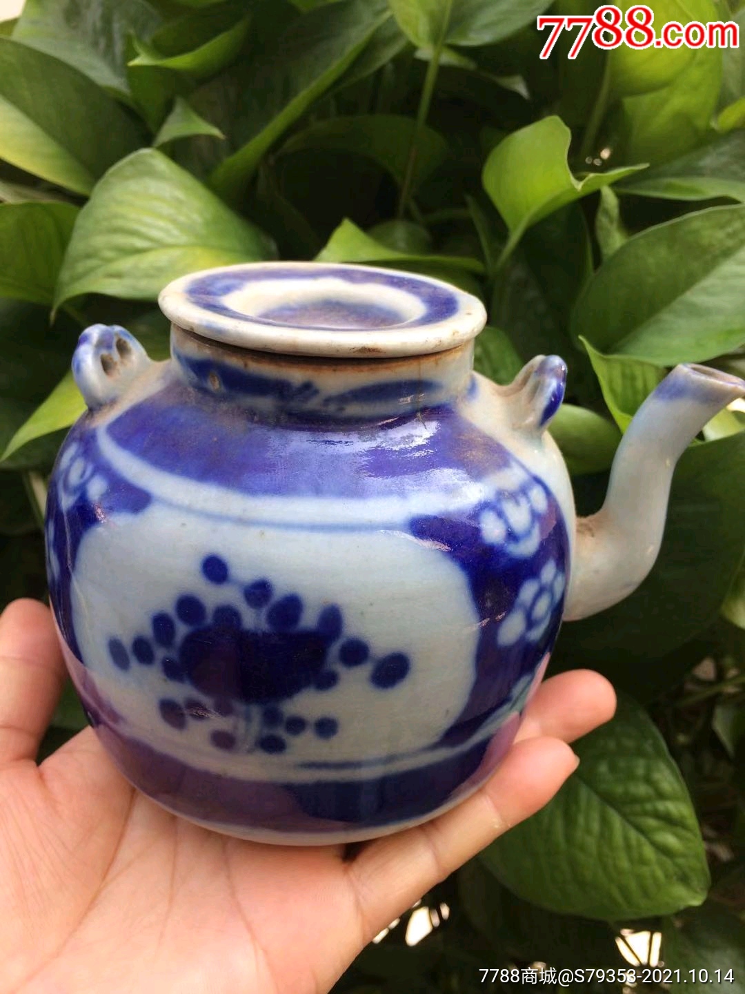 清代青花开窗花卉壶