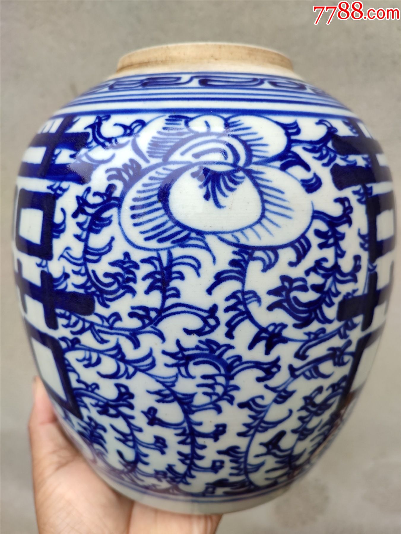 青花瓷器坛子,没有冲线没有磕,高22厘米,直径17厘米