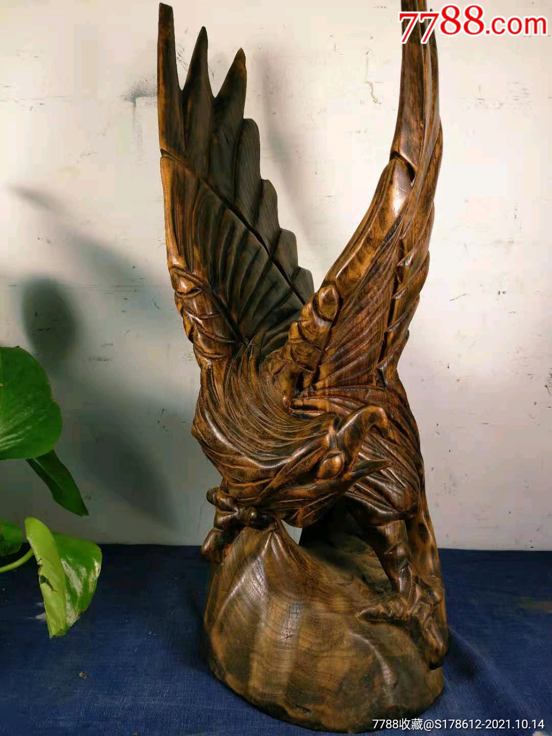 偶的一个民国时期雄鹰展翅崖柏根雕雕工精细品相一流包浆浓厚收藏摆设