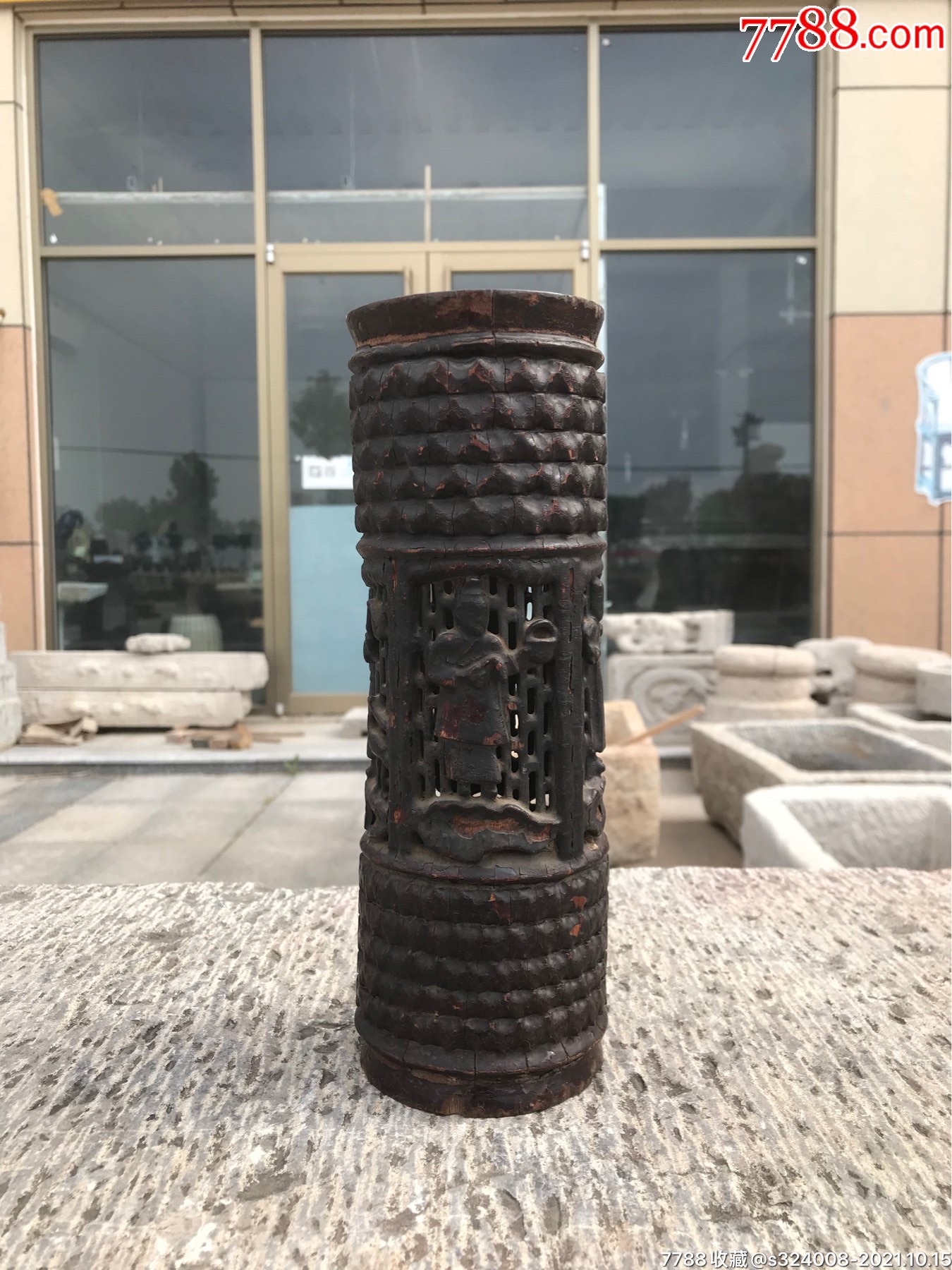 清代竹雕香筒尺寸高24口径81600元