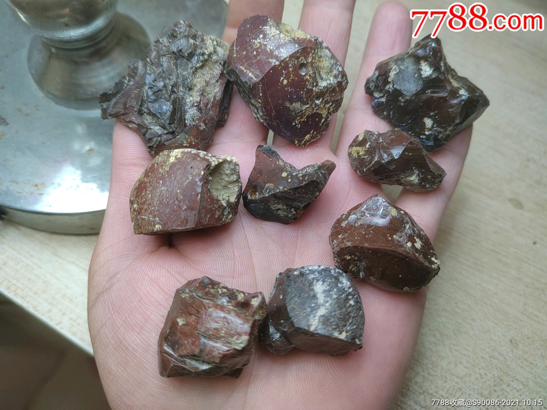 一组猪血红琉璃原石头组合210克