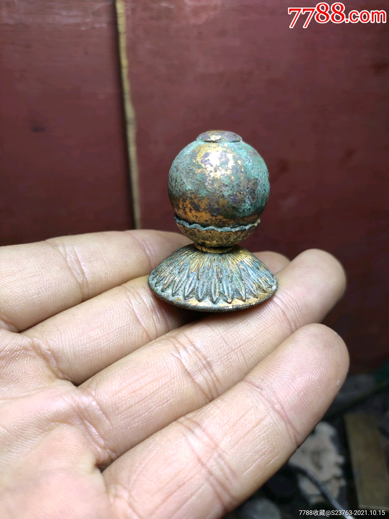 厚重鎏金铜帽顶