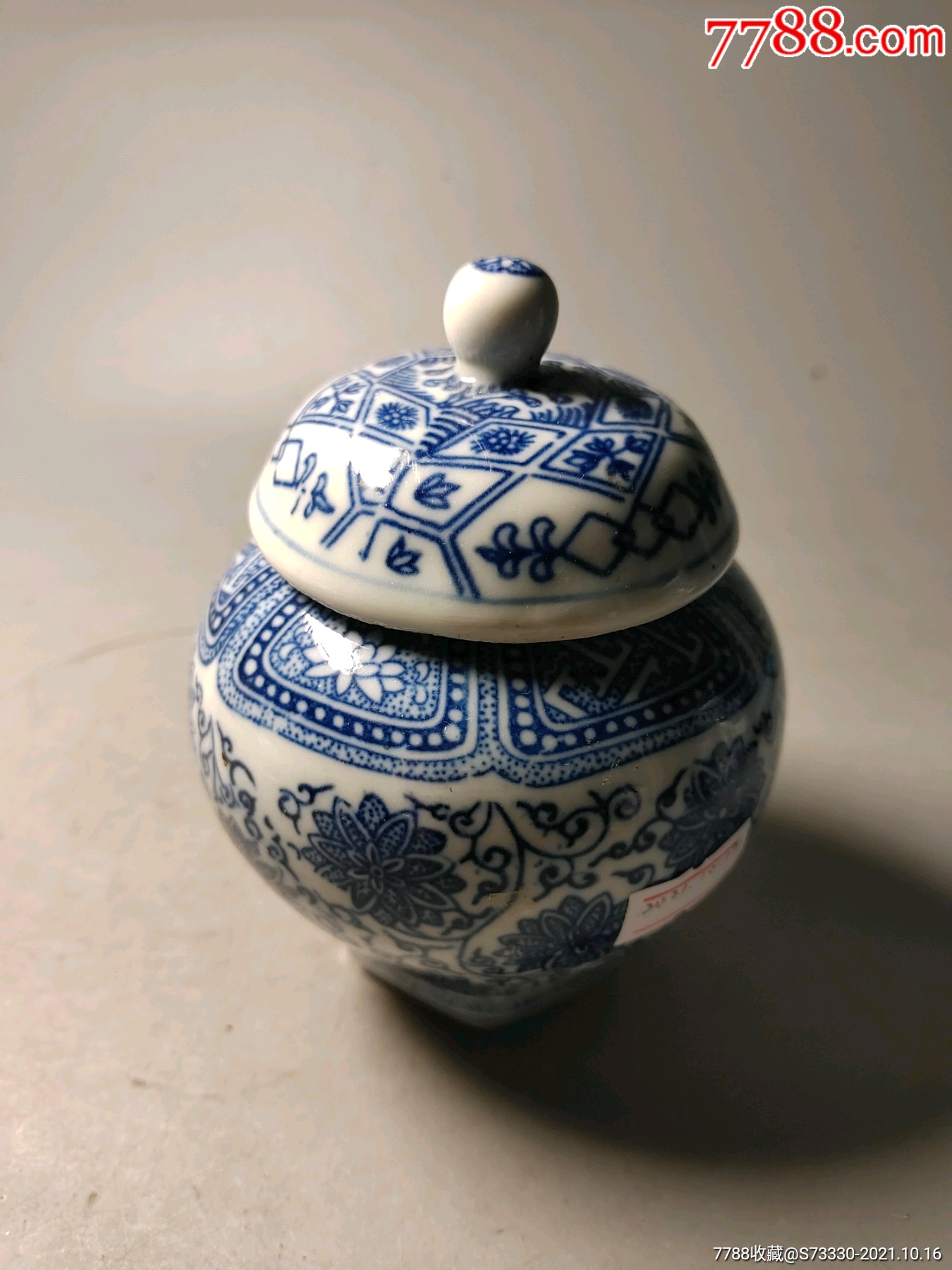 90年代以后仿古款青花盖罐一只