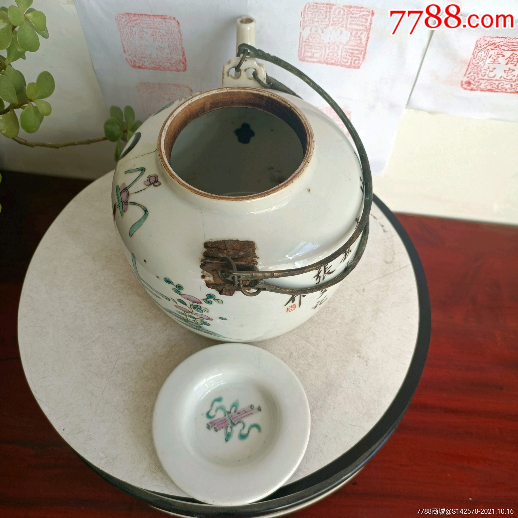 晚清名家张义记作品浅绛彩人物提梁壶仅壶耳老修嘴尖欠皮无耐如图所示