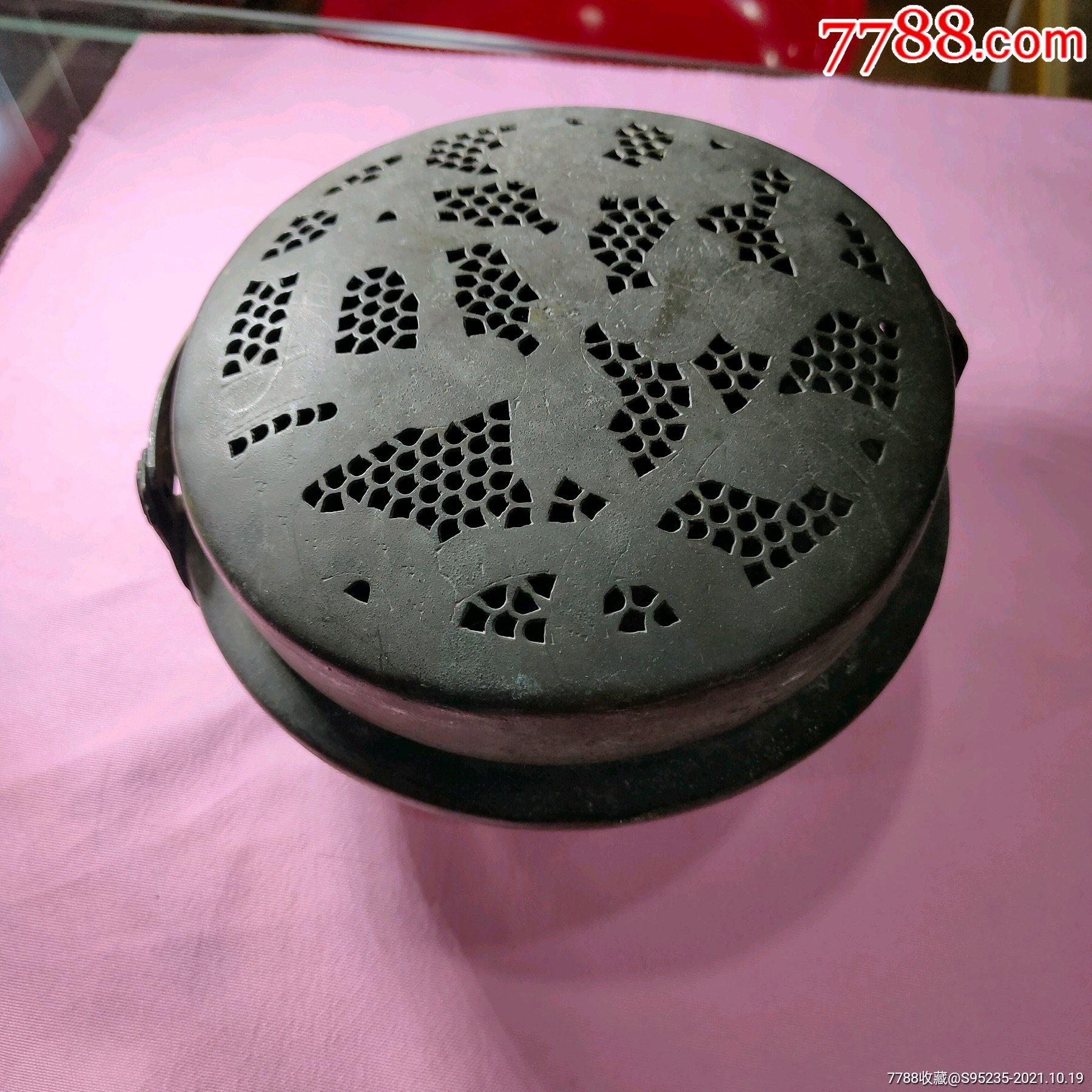 一只包到清代的做工精巧小手炉