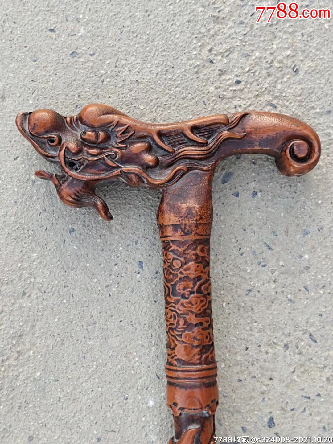 黄杨木龙头拐杖一个,雕刻福寿,尺寸如图,全品