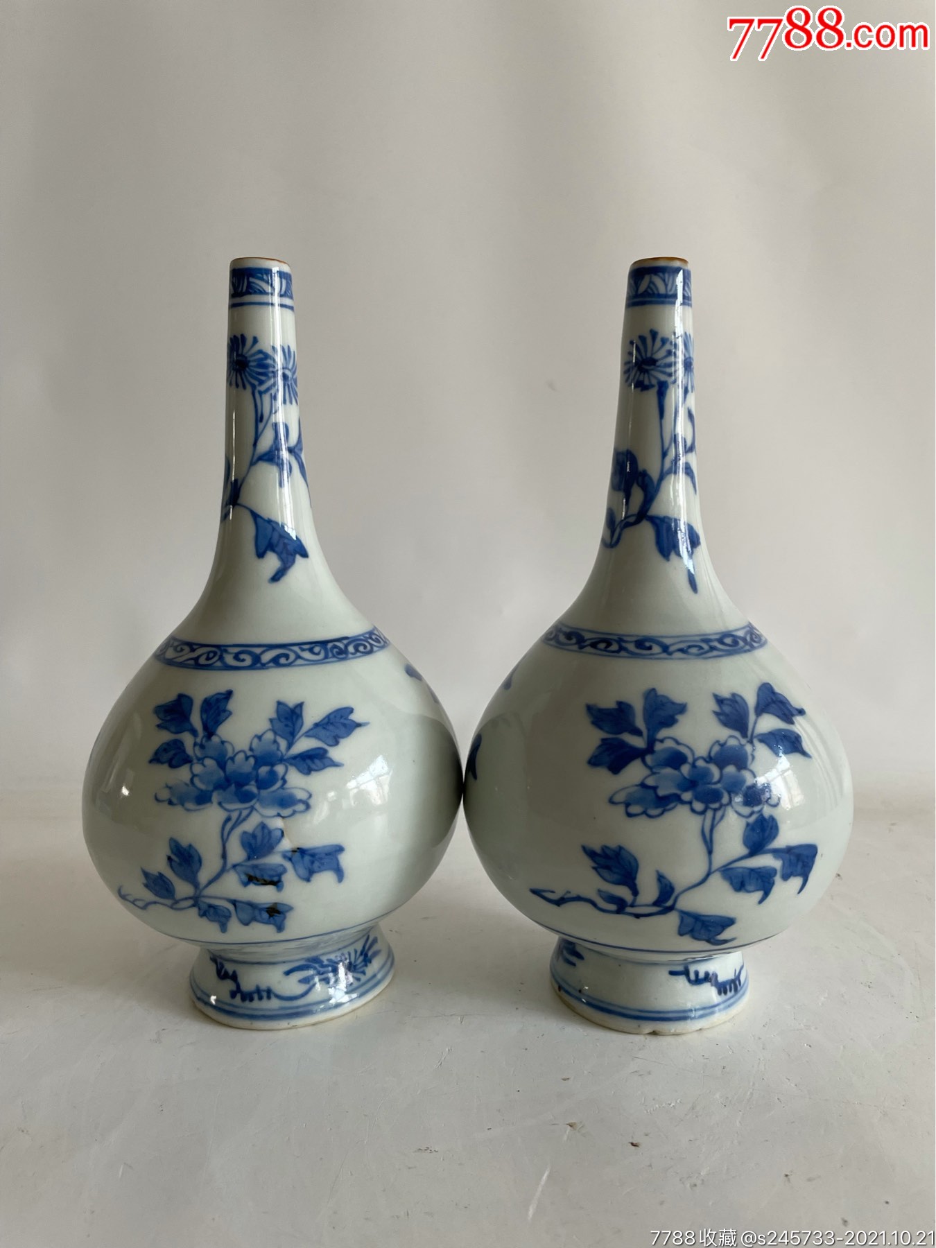 康熙青花双犄牡丹锥把瓶一对