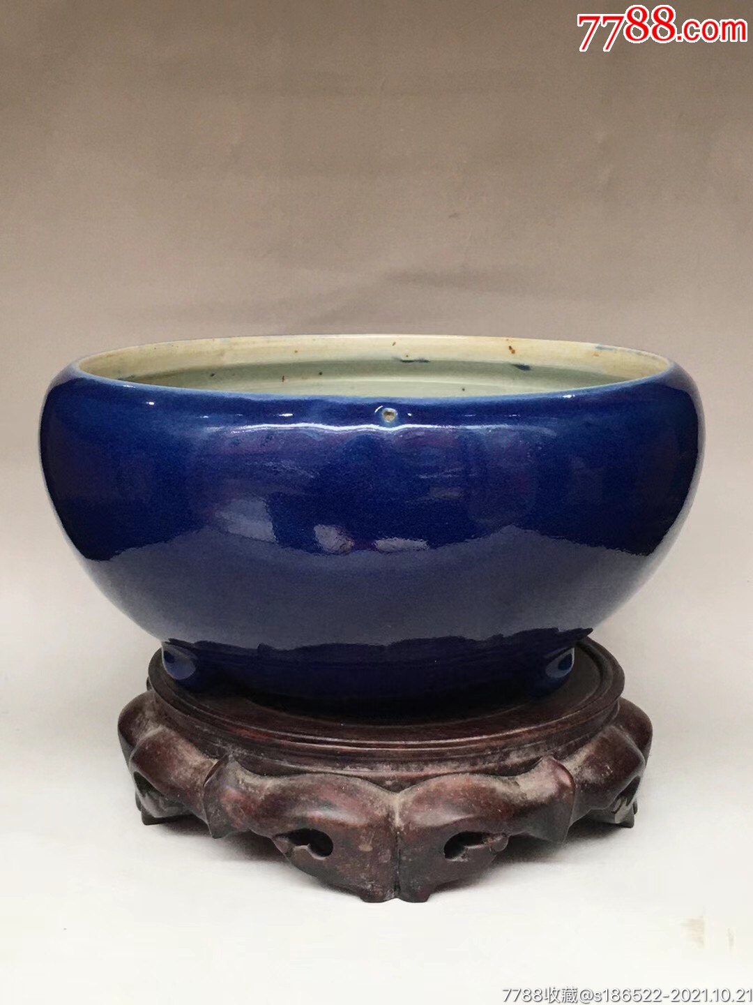 乾隆宝石蓝釉三足大笔洗