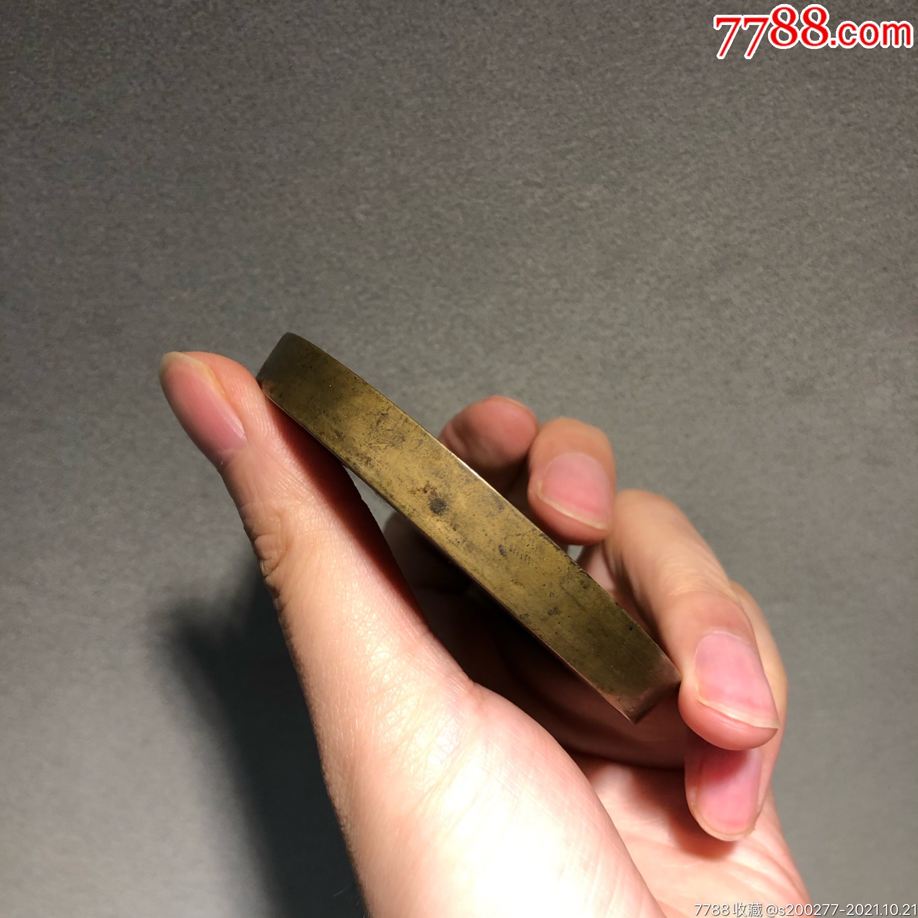 清代·黄铜制香盘一对,皮壳黄亮,包浆厚重,东西一眼开门.厚胎,敞口造