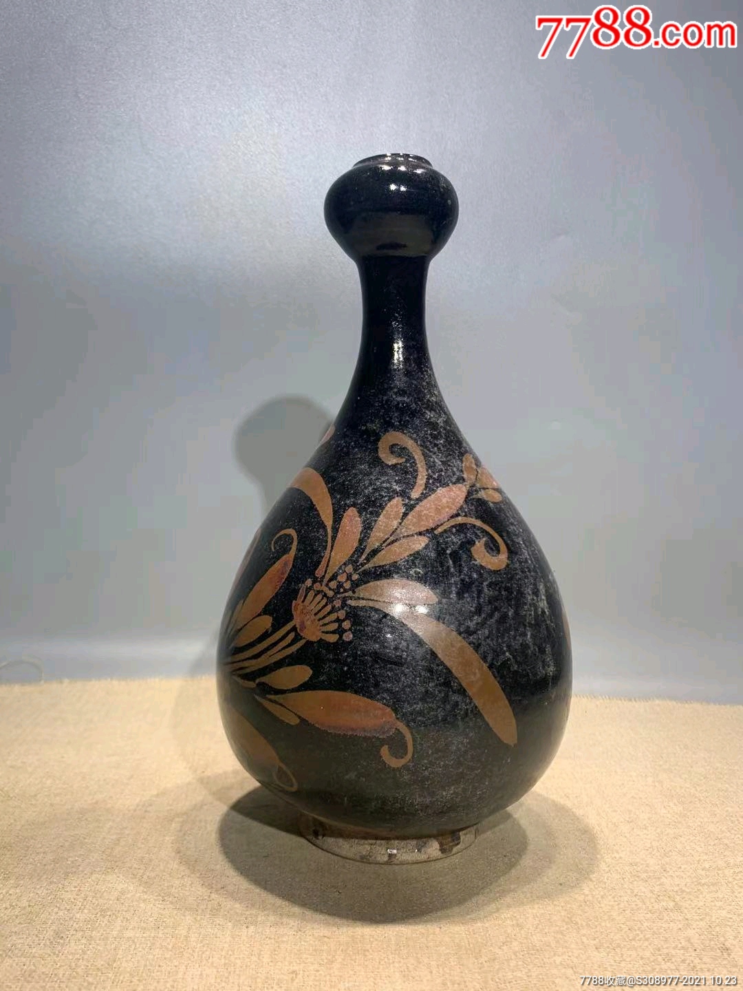 磁州窑铁锈花蒜头瓶
