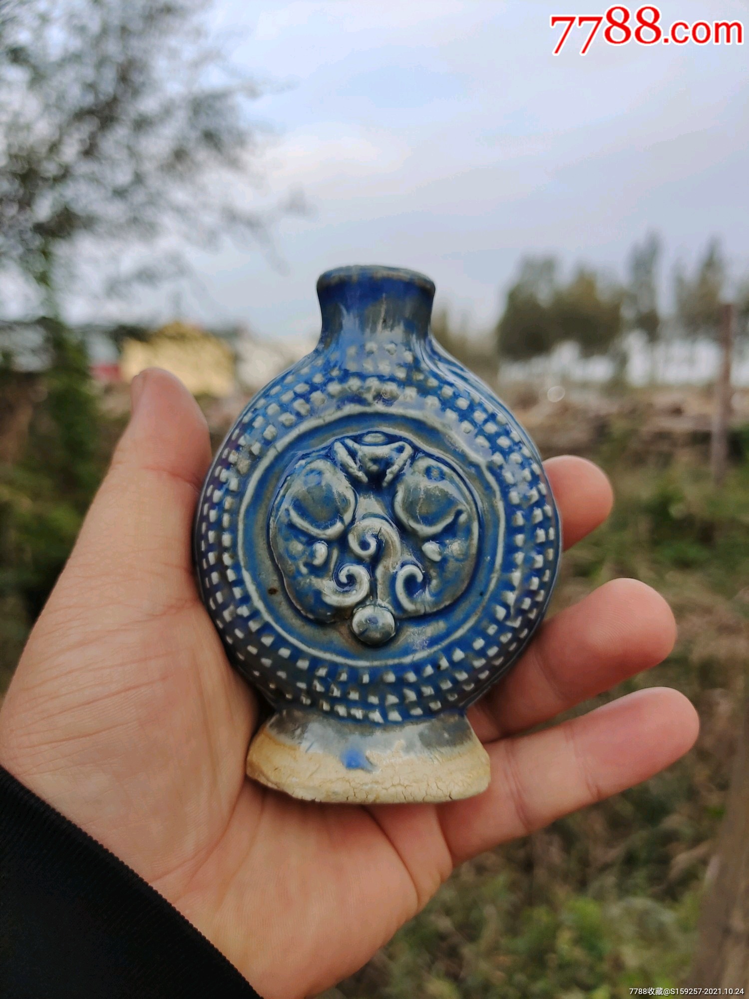 民国蓝釉小瓶一个,釉色好,器型好,完整漂亮