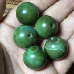 清朝绿玛瑙珠子5个