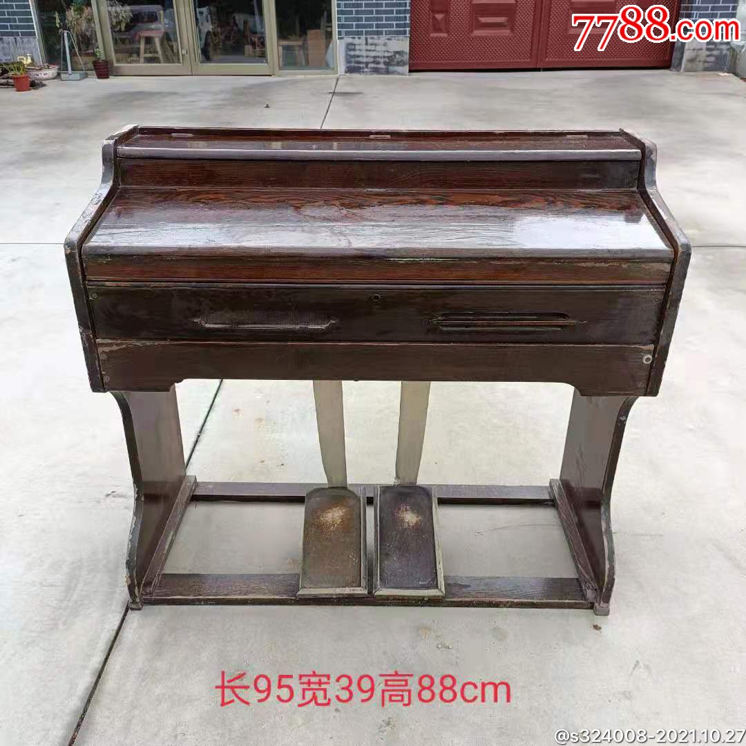 五十年代上海产双凤牌脚踏钢琴品相完整正常使用
