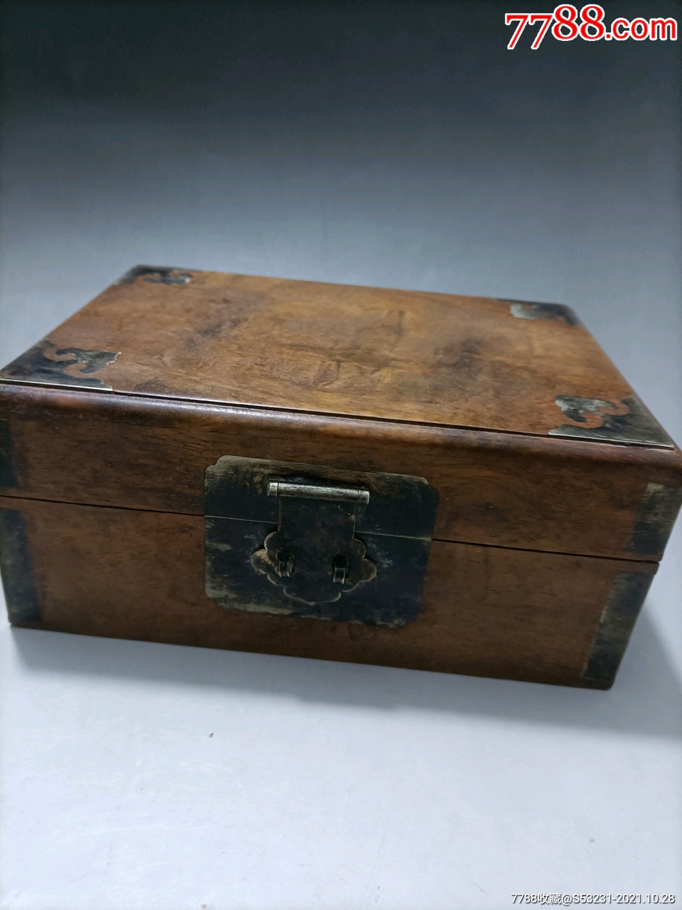 完好的黄花梨首饰盒