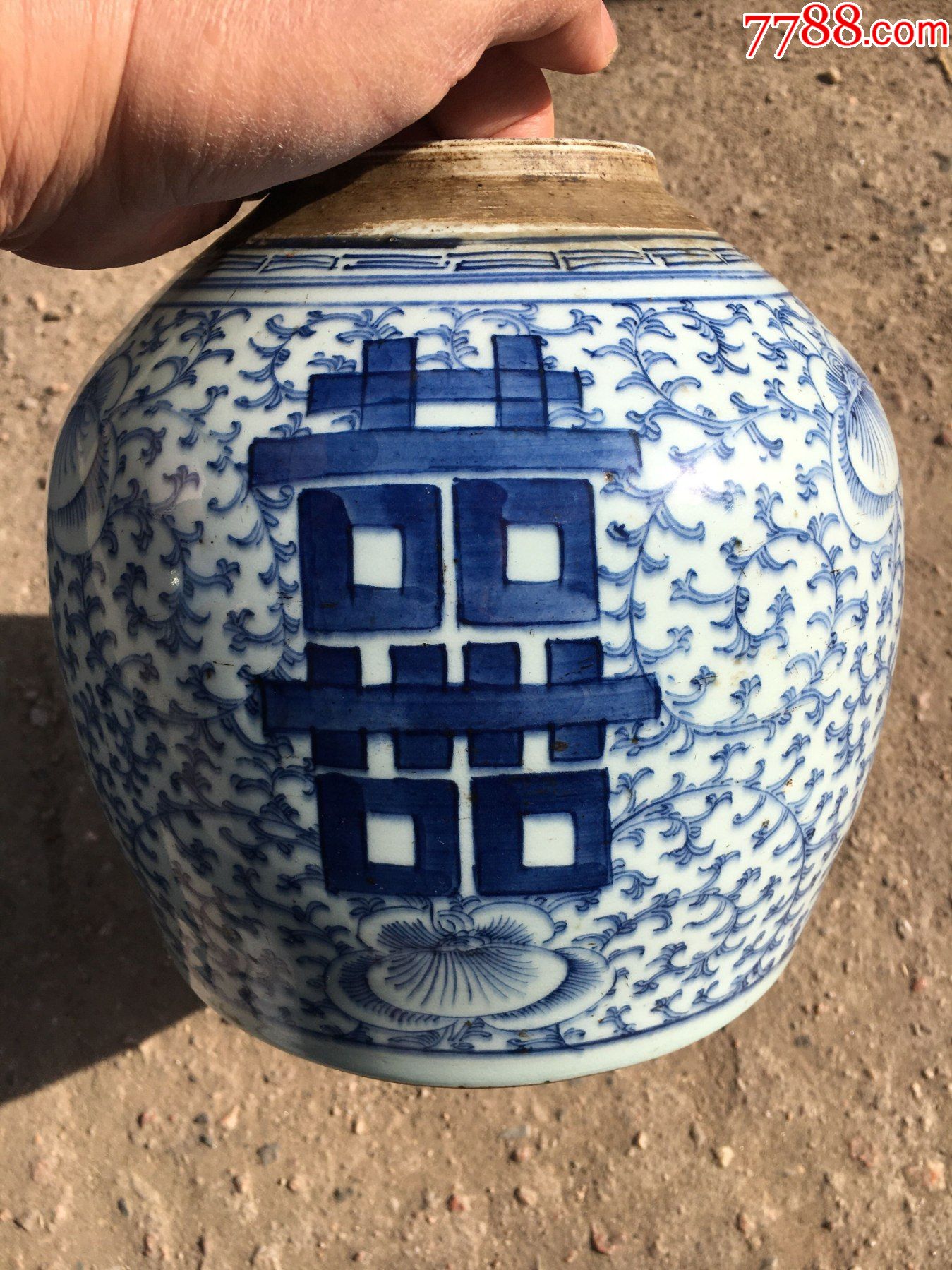清中期细路青花缠枝牡丹花三喜罐