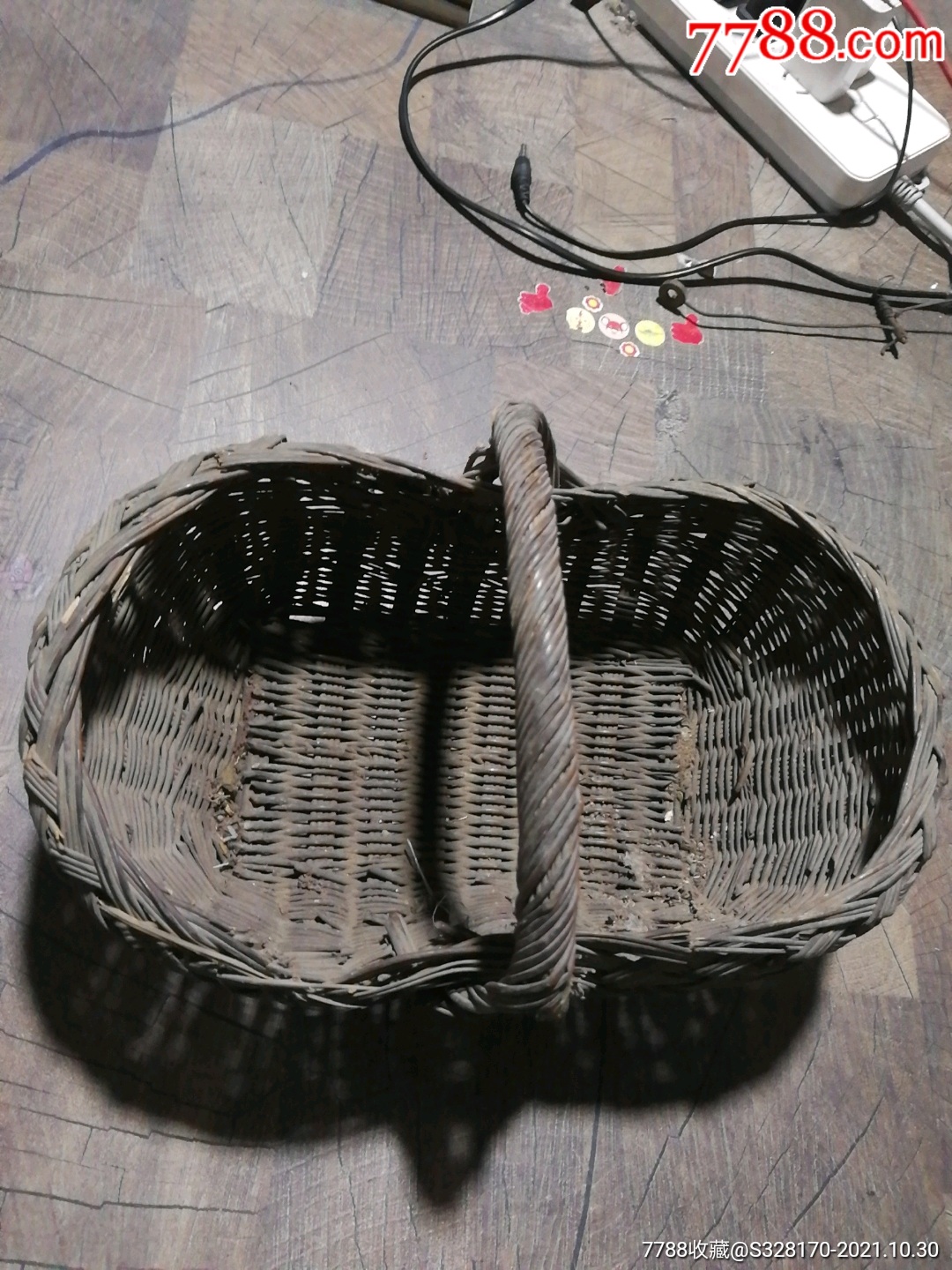 老式编织竹篮
