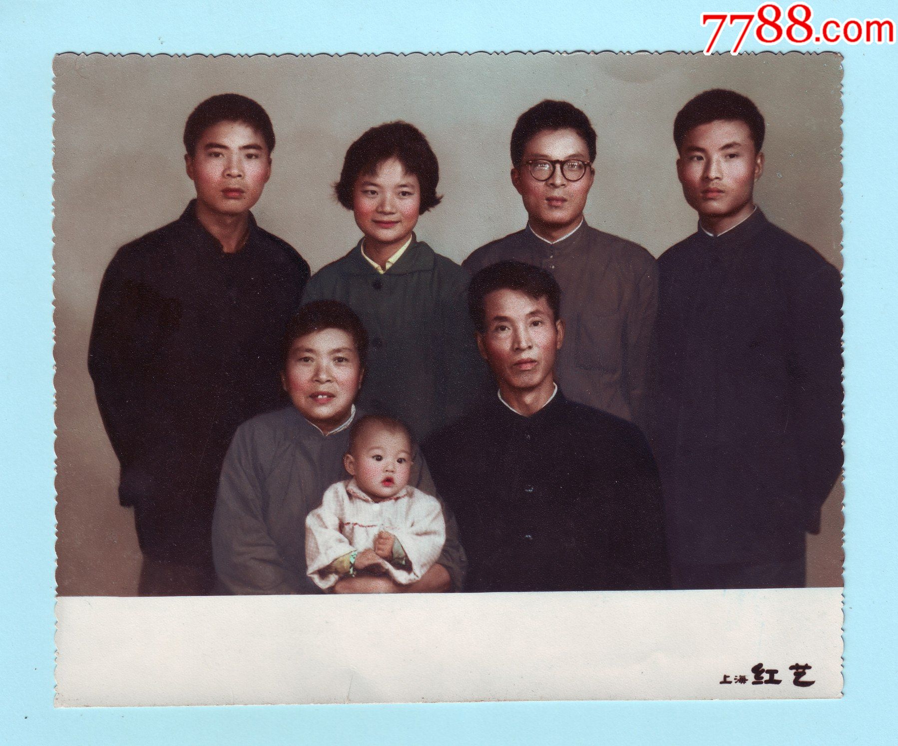 1971年一家七口合影照片手工上彩上海红艺拍摄色彩纯正清晰度高质量上