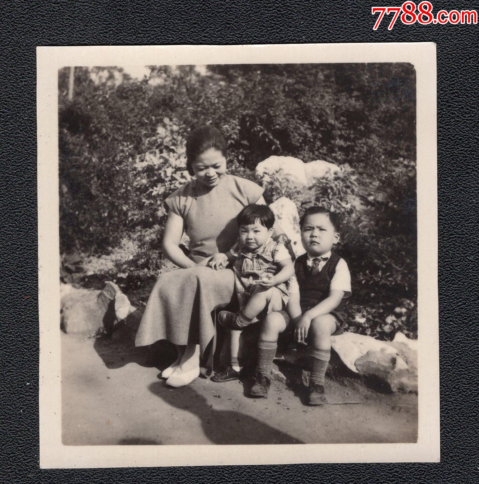 民国年代家庭老照片1张(尺寸约56*58厘米)