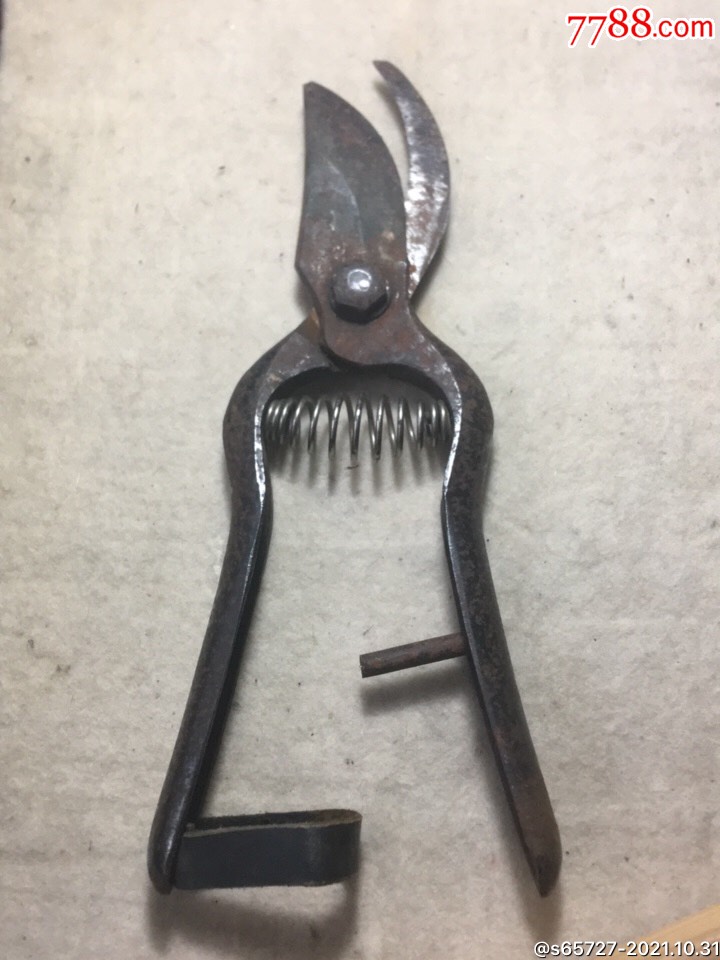 5品99五十年代牛角梳子