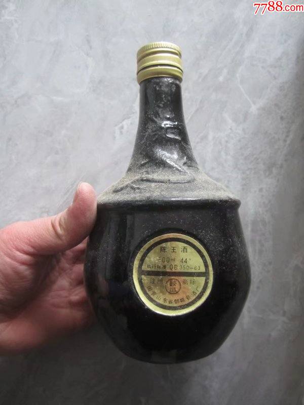 原盒原封签原标原盖的国营山东省鄄城县酒厂陈王酒酒瓶开口了瓶内有