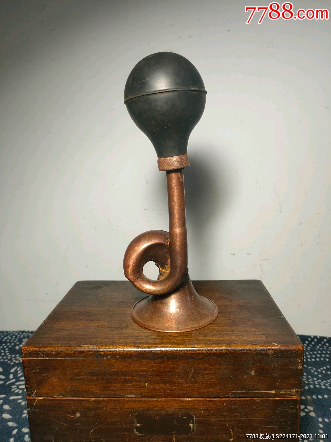 民国黄包车上的铜喇叭