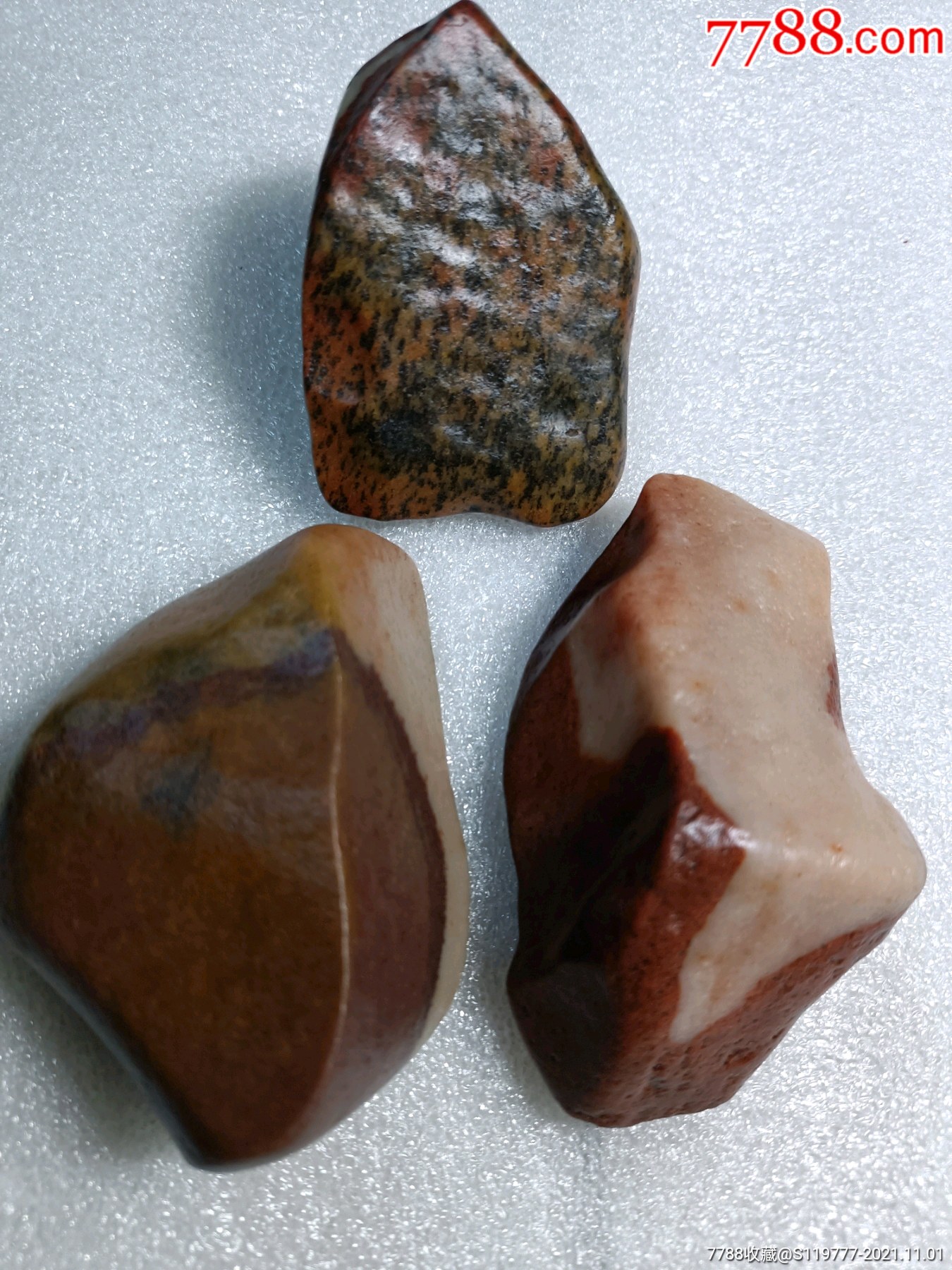 三彩玉地表籽料